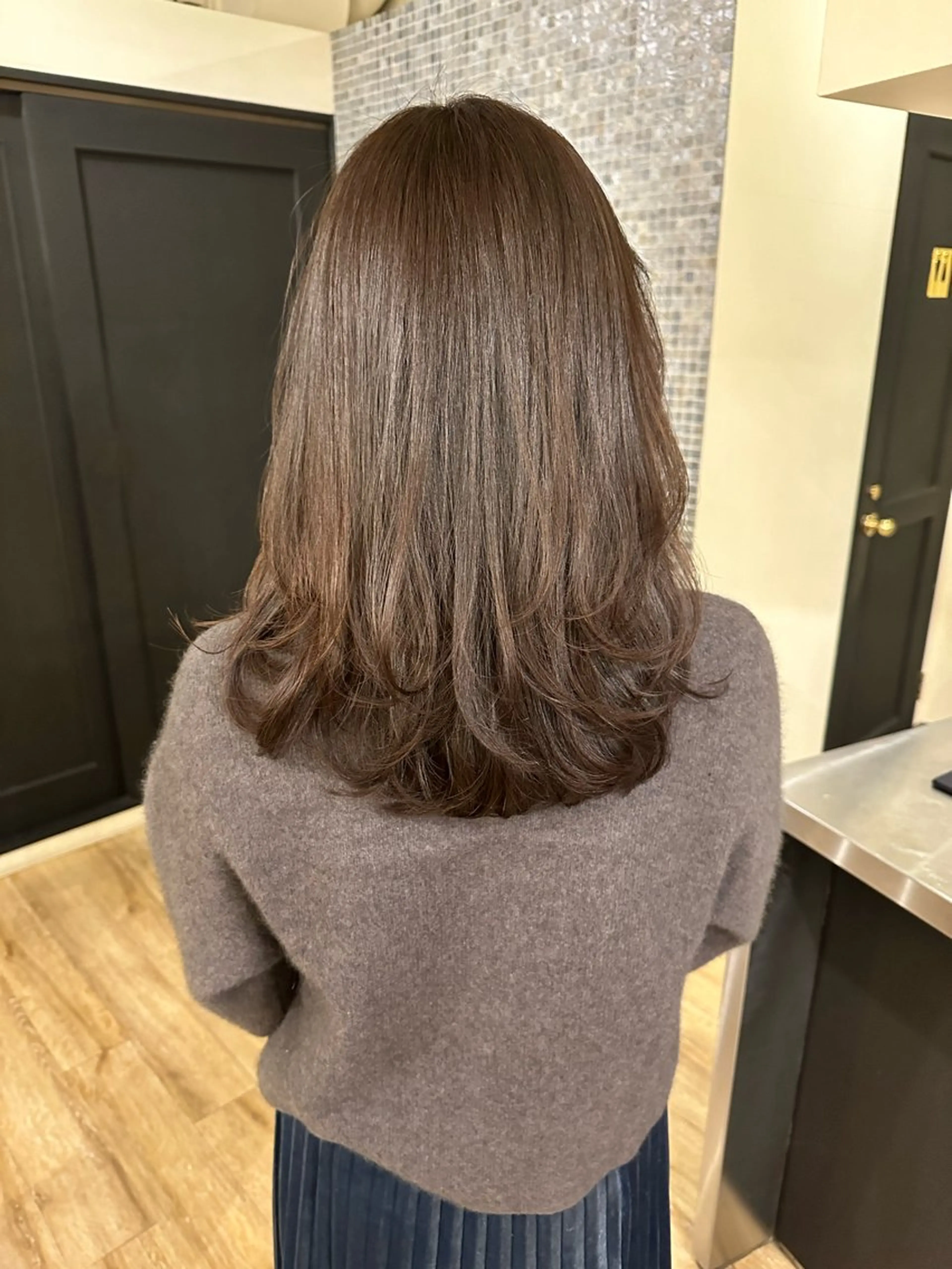 ミディアム レイヤーカット カット ヘアカラー トリートメント 白髪ぼかしハイライト レイヤー川口　元気のヘアスタイル