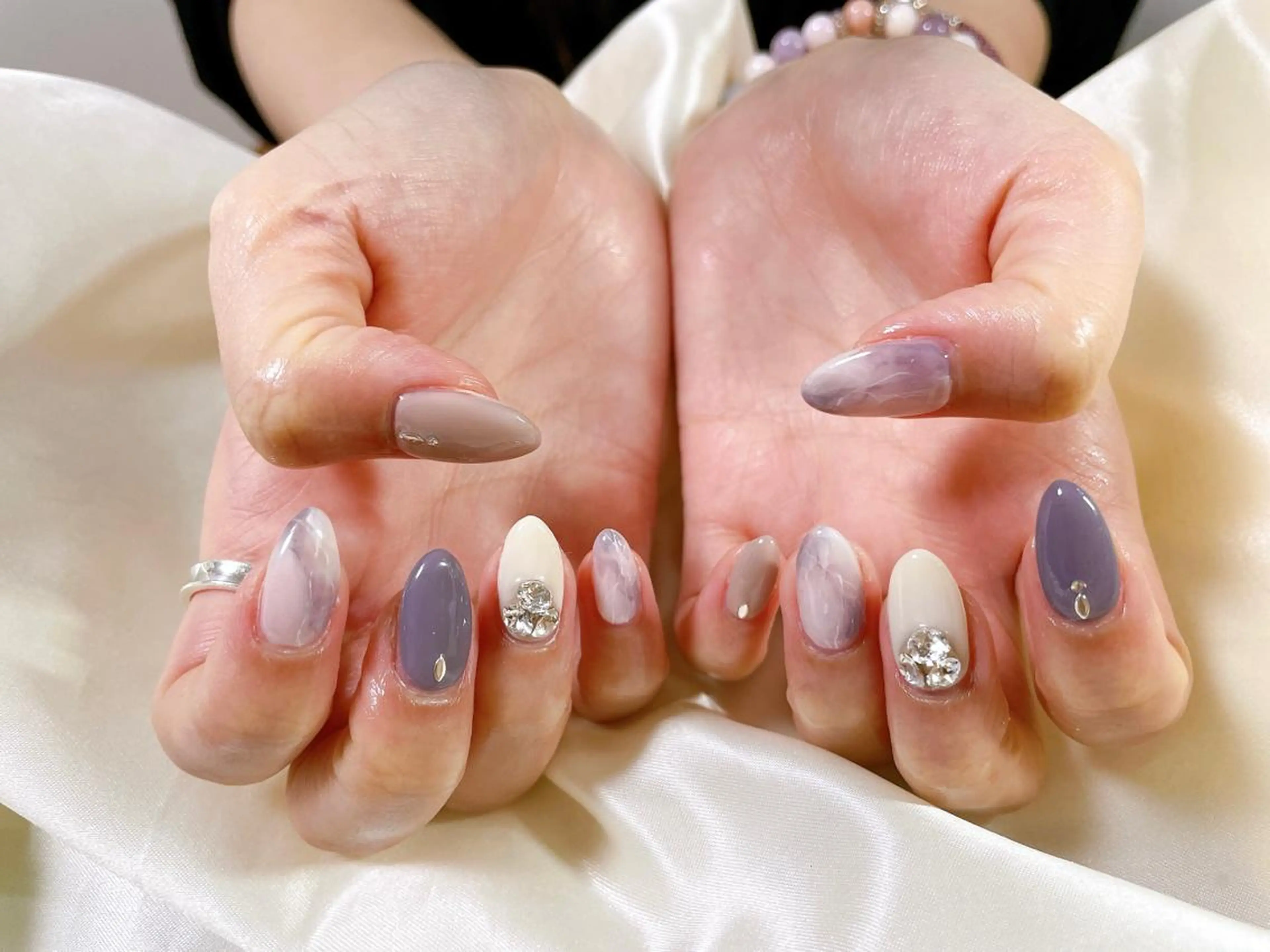 ネイル 大理石ネイル(マーブル) パープル ストーンネイル kiki nail &brow二子玉川の眉毛・アイブロウイメージ