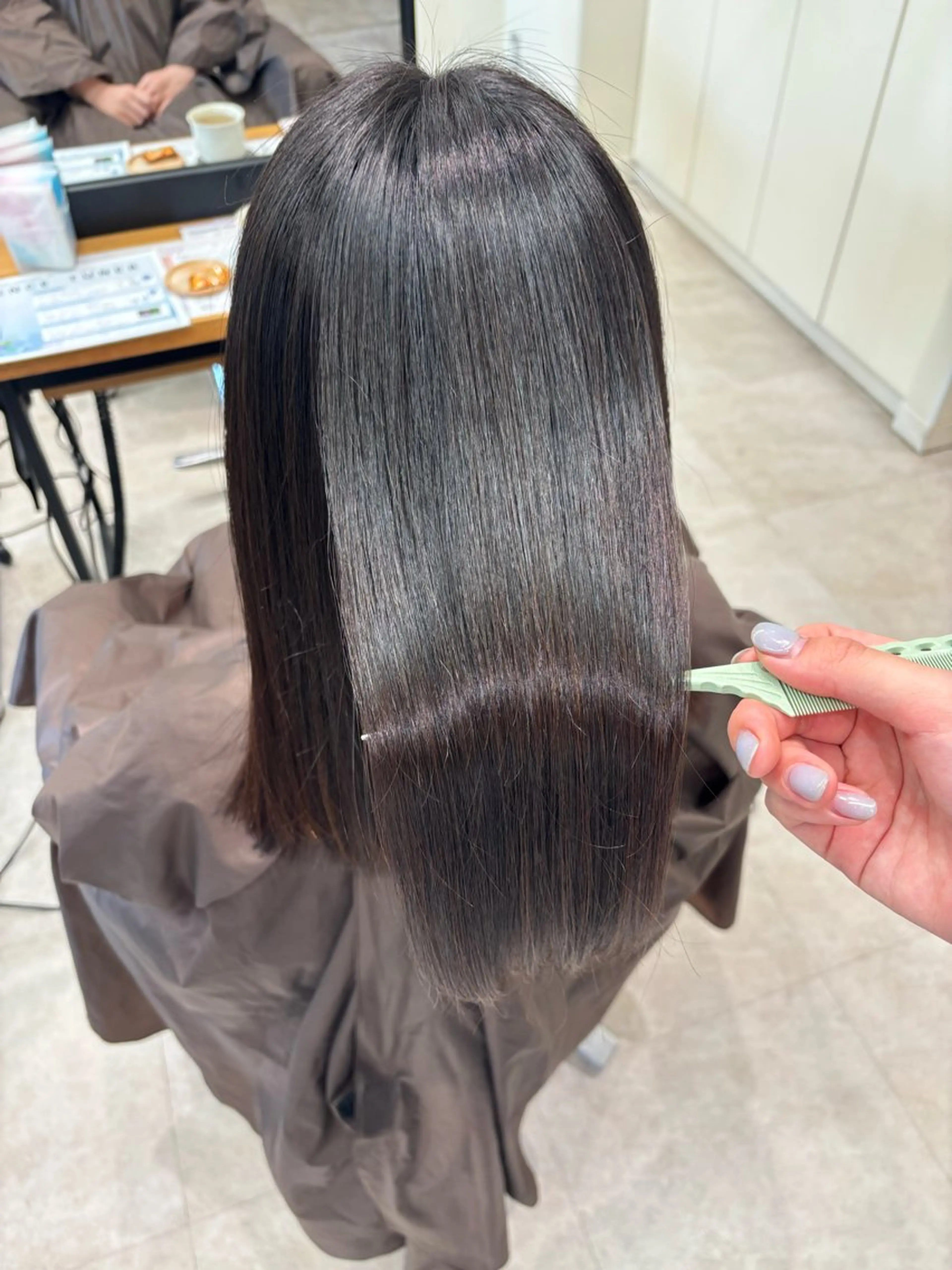 ミディアム パーマ 髪質改善 縮毛矯正 トリートメント 酸性ストレート ストレートパーマ 縮毛矯正 垢抜け小顔レイヤー オリーブ/スミレのヘアスタイル