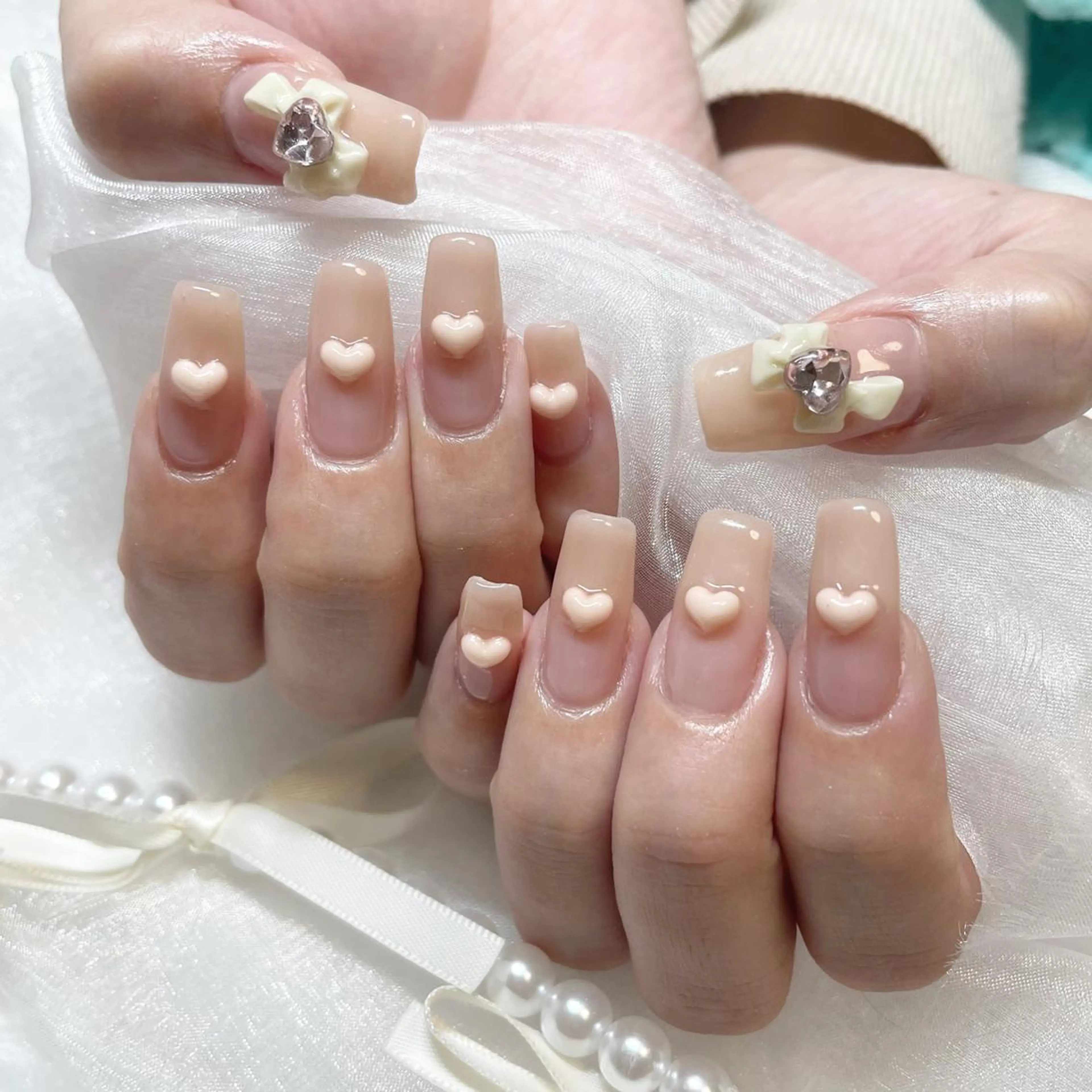ネイル ジェルネイル ガーリー 韓国ネイル 持ち込み ワンカラーネイル ハンドネイル fiore nail 🦋のネイルデザイン