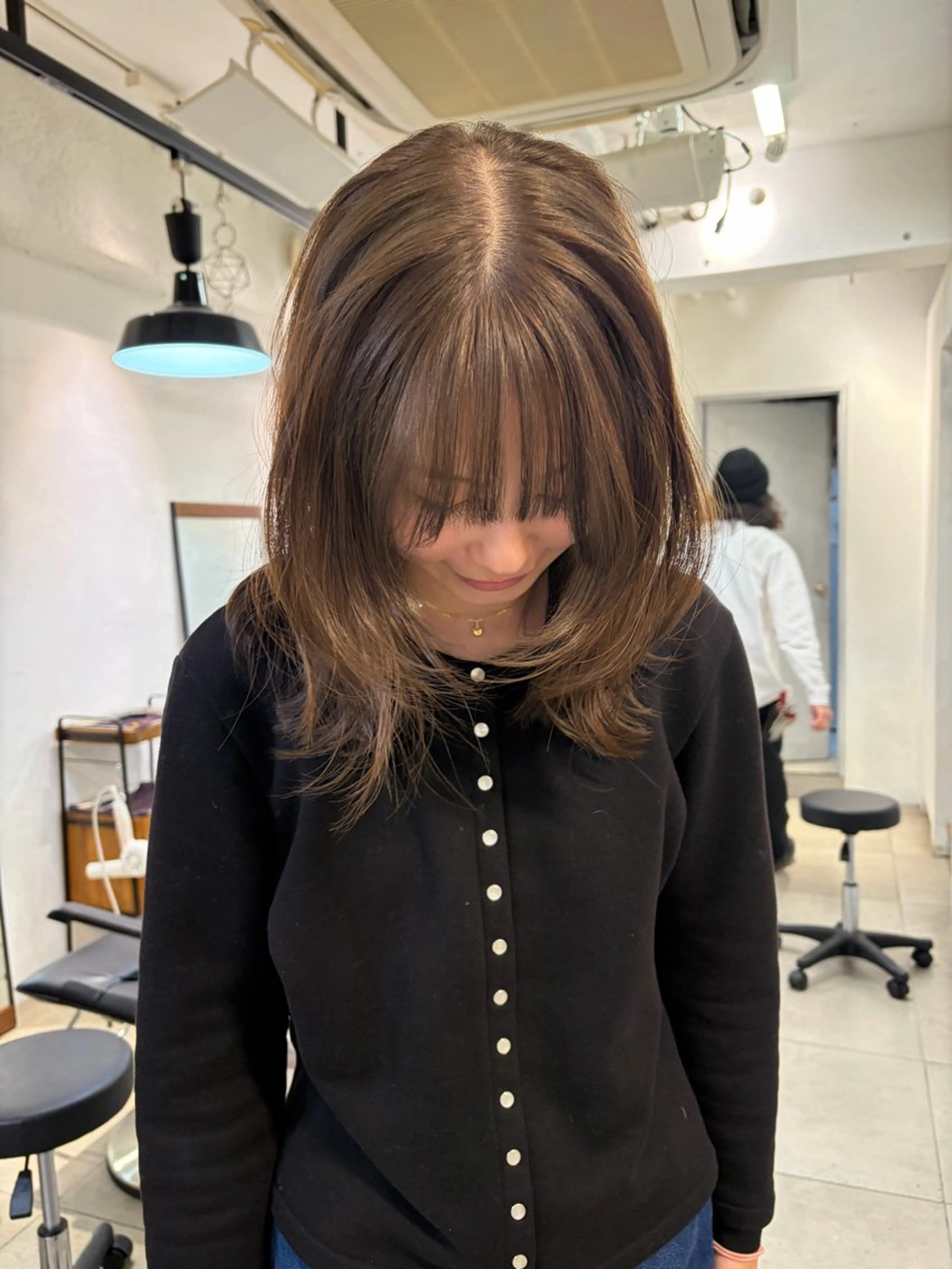 ミディアム カラー ミルクティー× グレージュMOMOのヘアスタイル