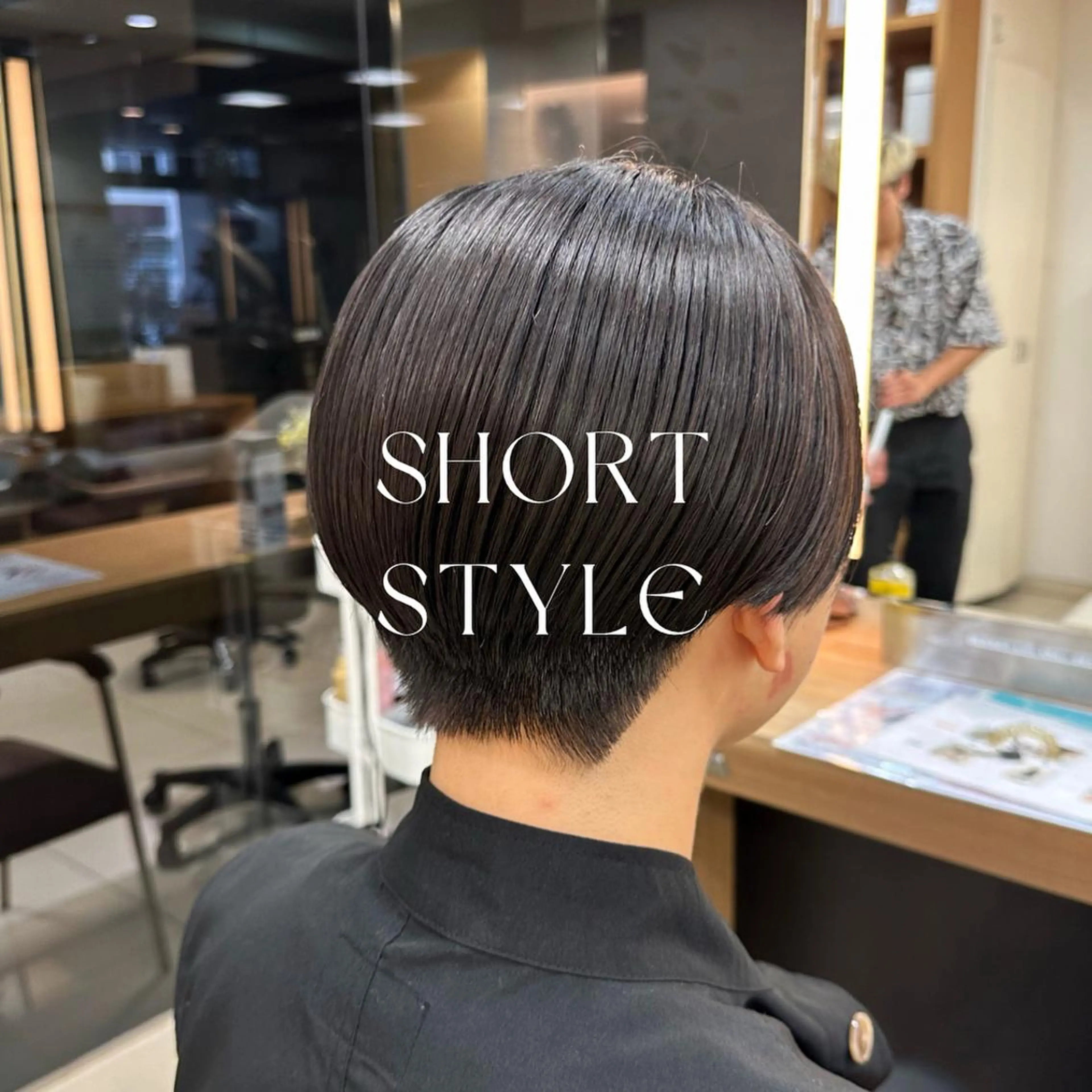 ショート ハイトーン/暖色/ 眉/メイク/Rinaのヘアスタイル