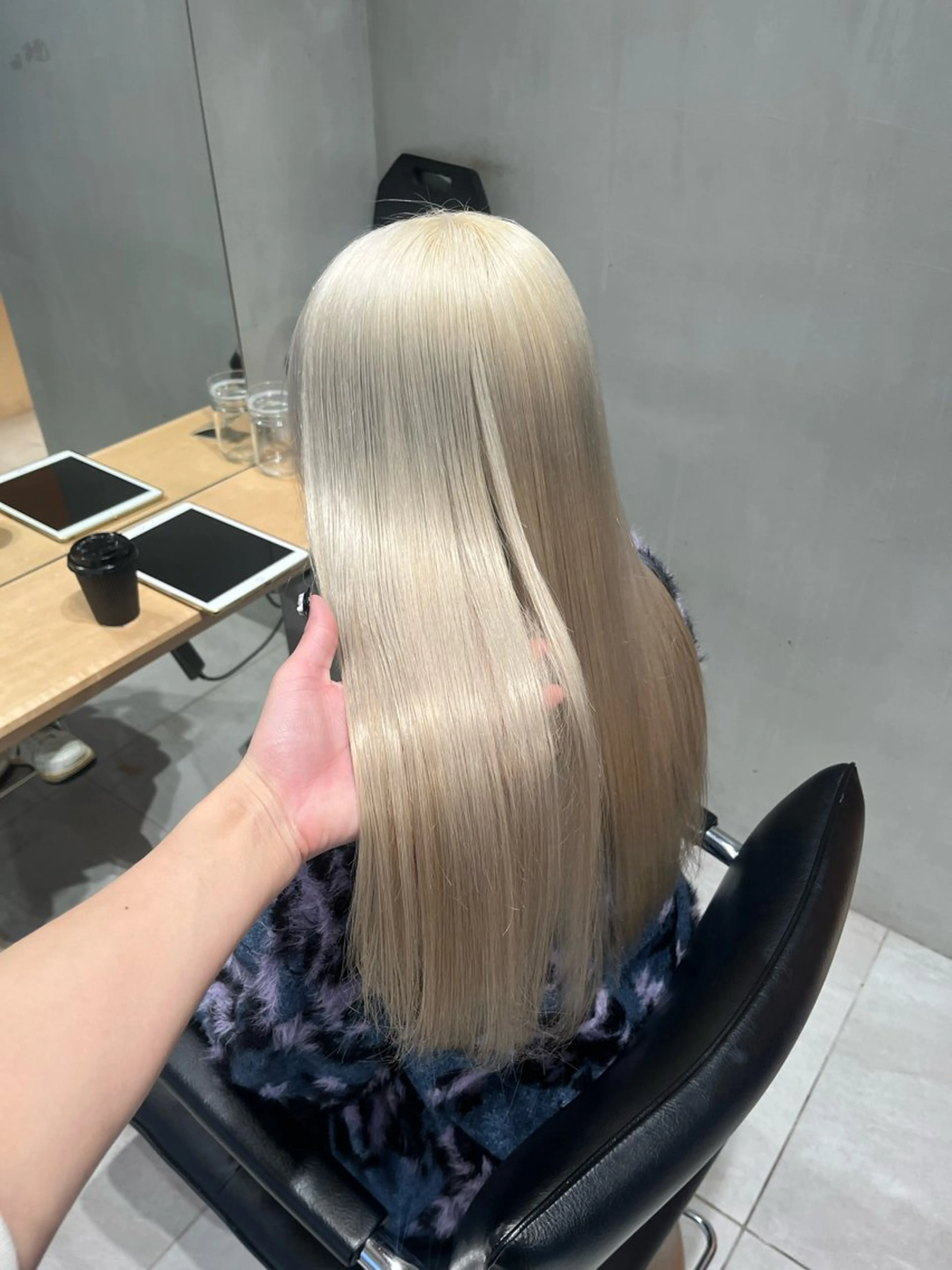 ロング カラー ブリーチ 抜きっぱなしブロンド ヘアカラー matsuri 🪽ボブカットのヘアスタイル