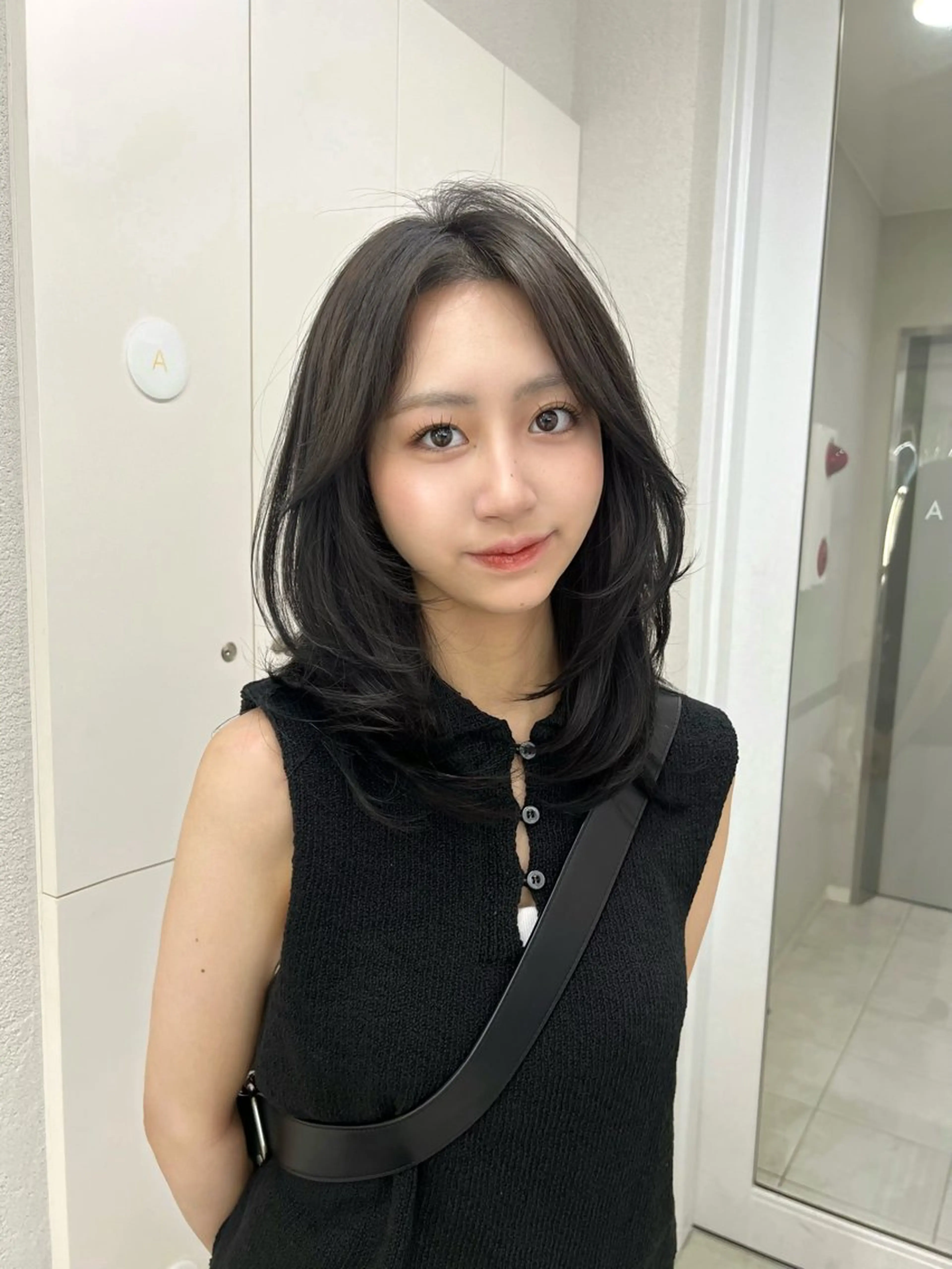 ミディアム ミディアムレイヤー 伸ばしかけ レイヤーカット GAGA AMIKAのヘアスタイル