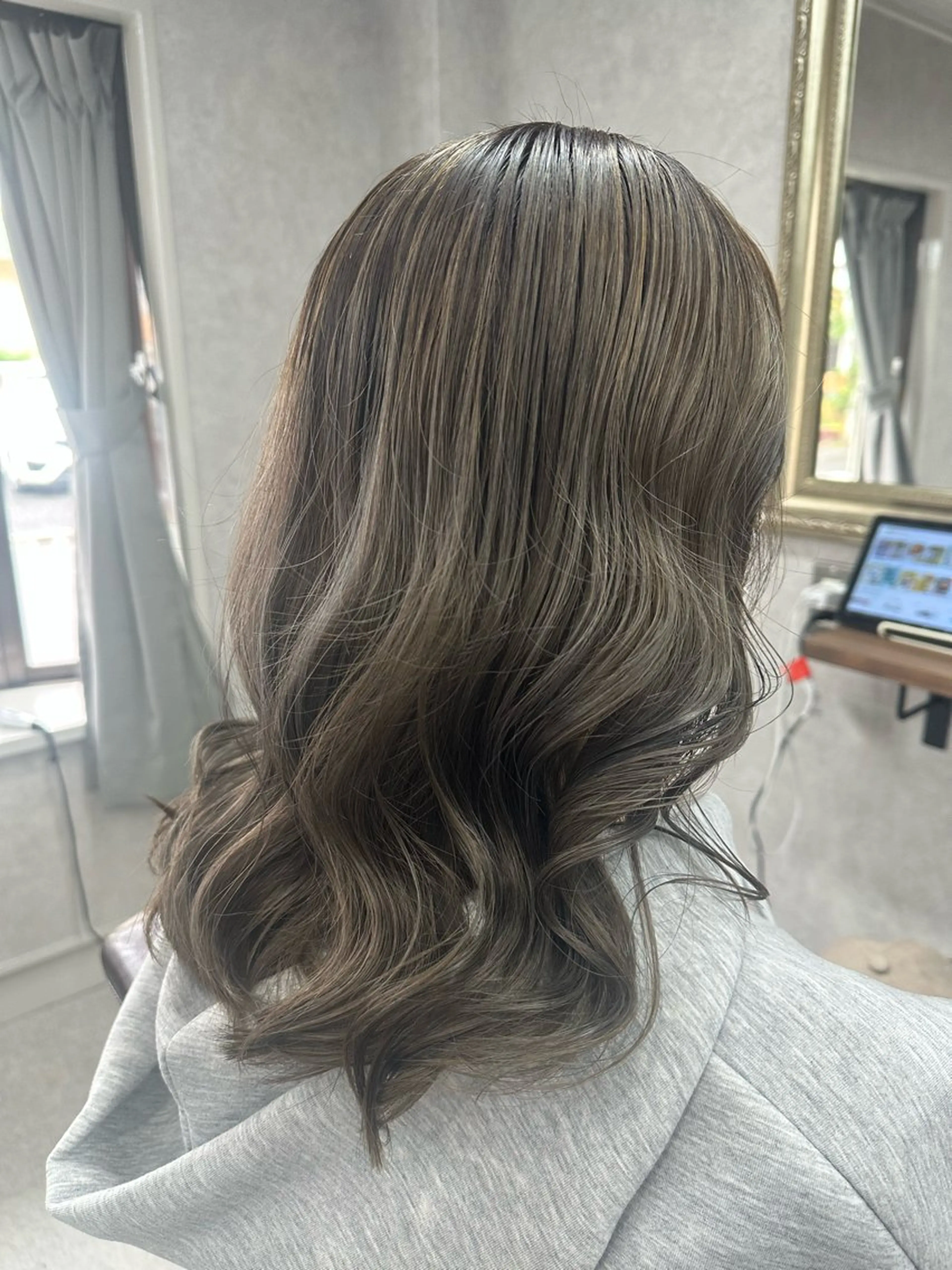 ロング カラー カット ヘアカラー Lien 深井店のヘアスタイル