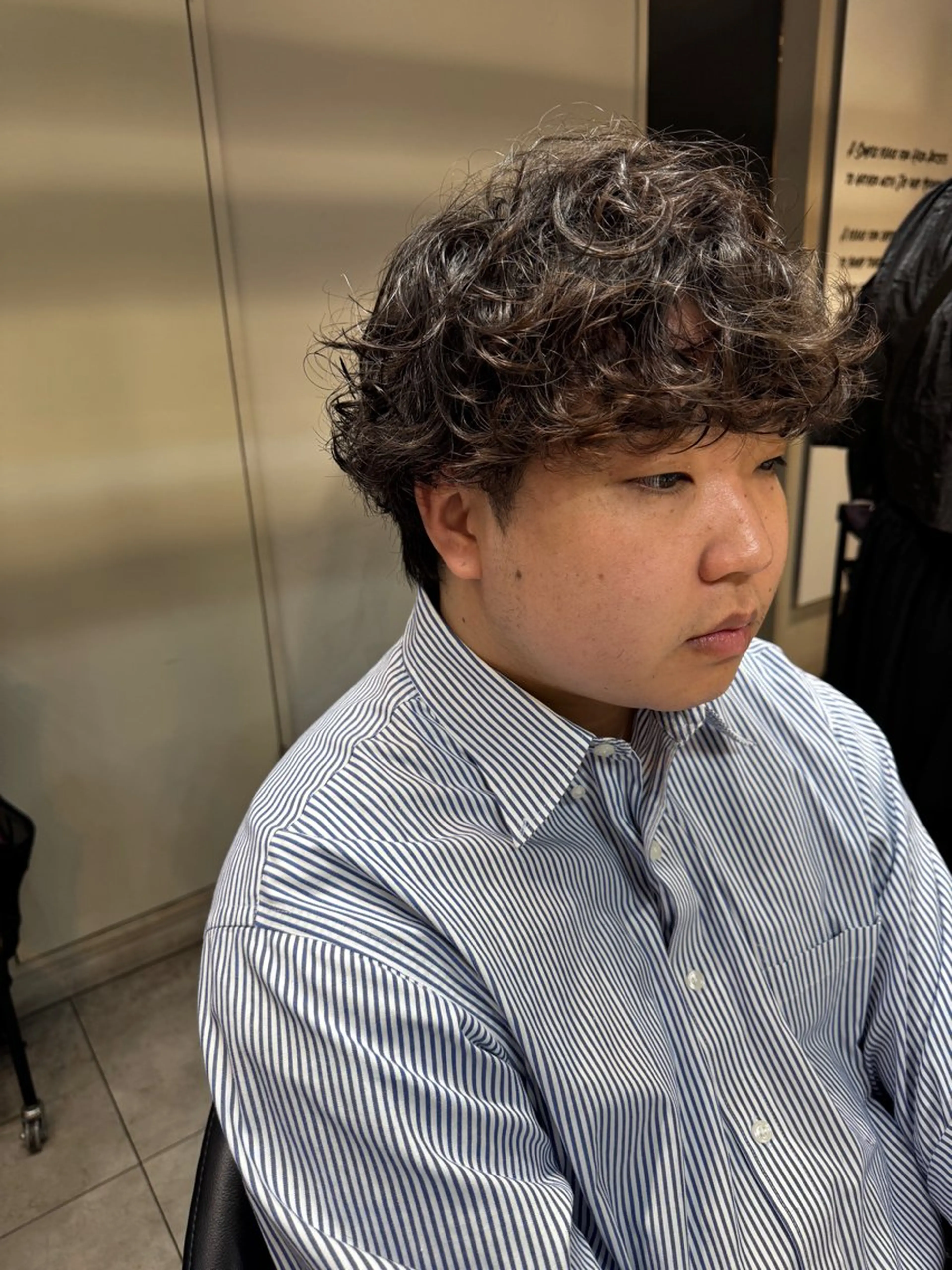 ミディアム パーマ メンズ ミディアムパーマ メンズパーマ カット パーマ トリートメント 似合う髪型が 分からない方へのヘアスタイル