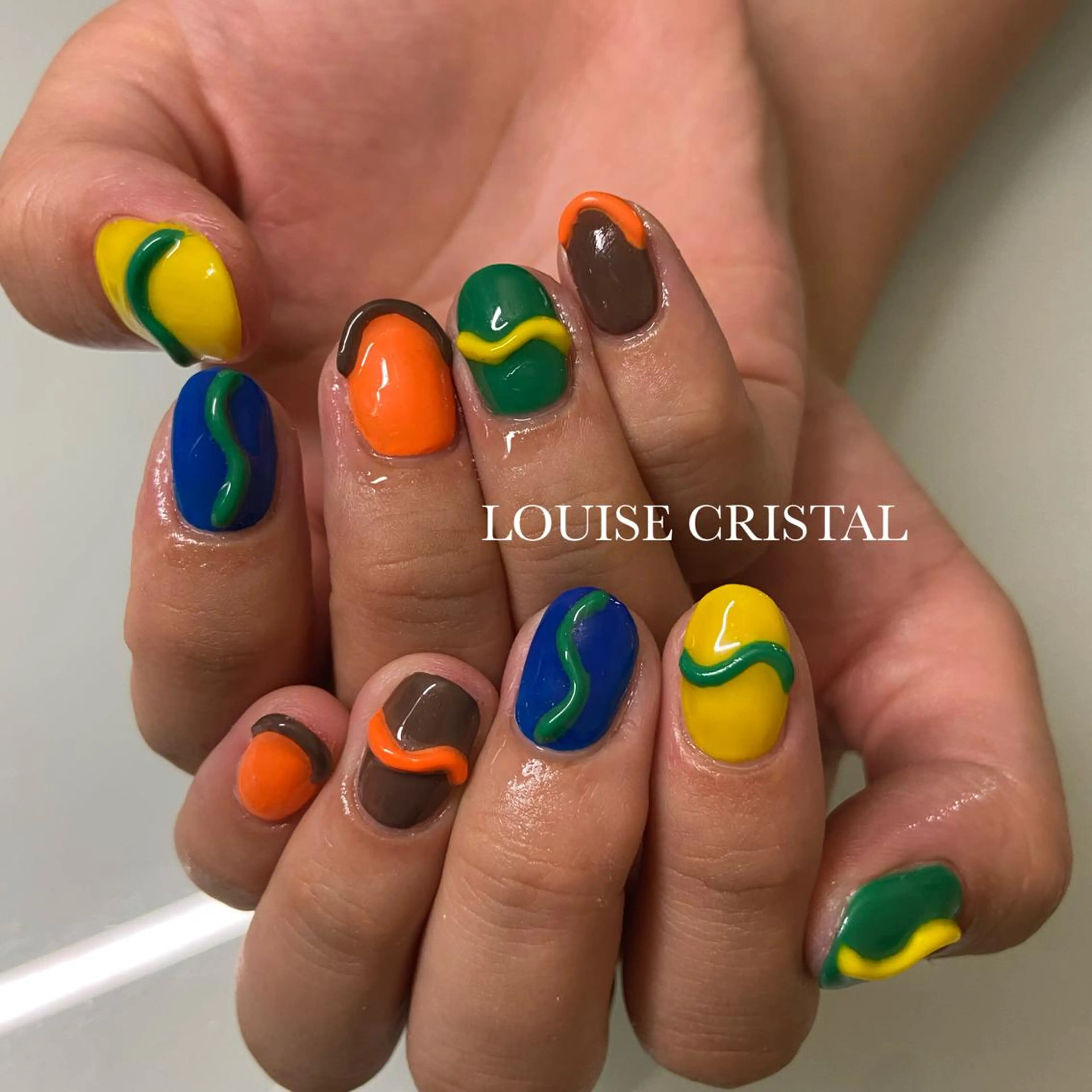 ネイル ハンドネイル LOUISE CRYSTALのネイルデザイン