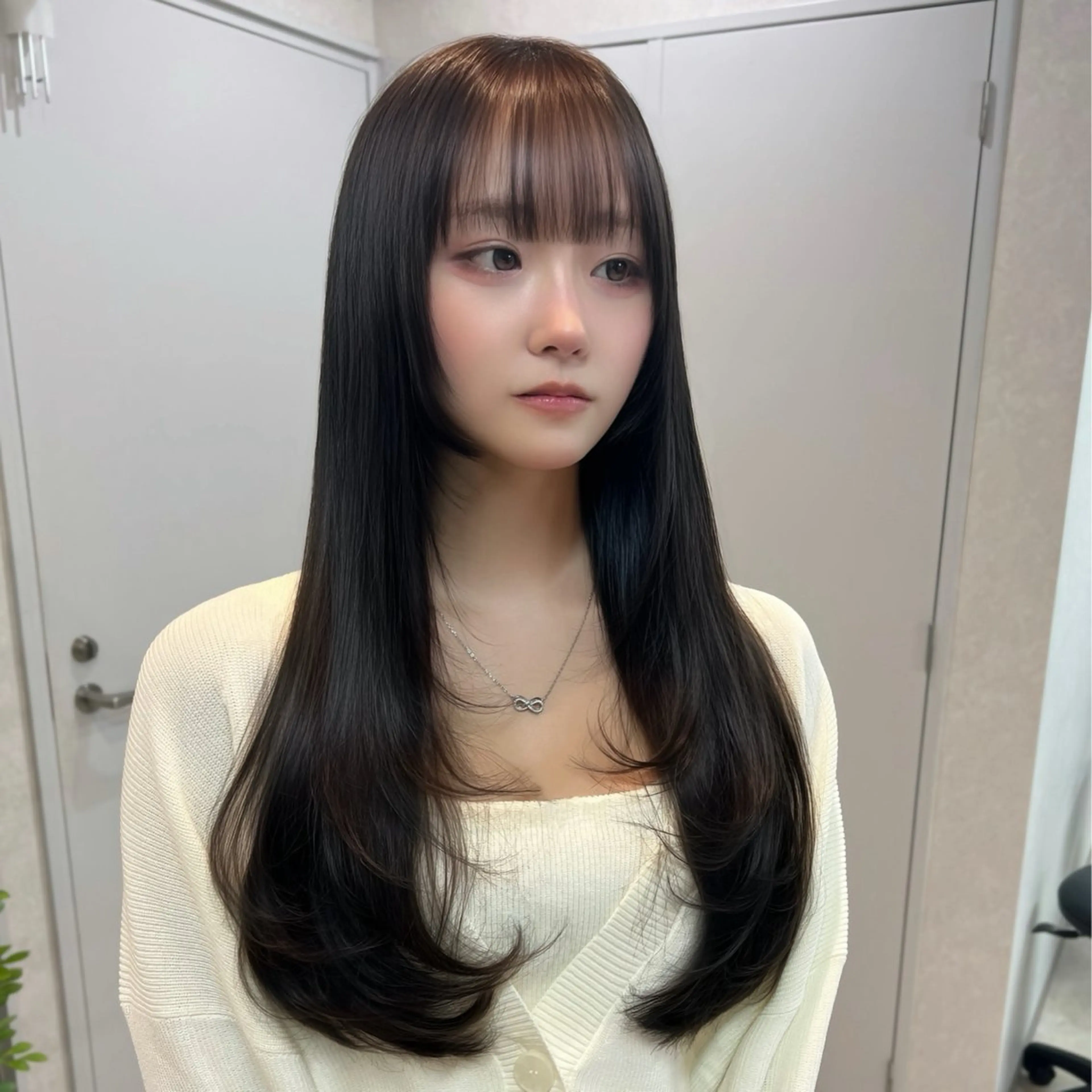 【 人気No.1 】小顔カット＋透明感カラー＋最高級4stepオージュアトリートメントの写真