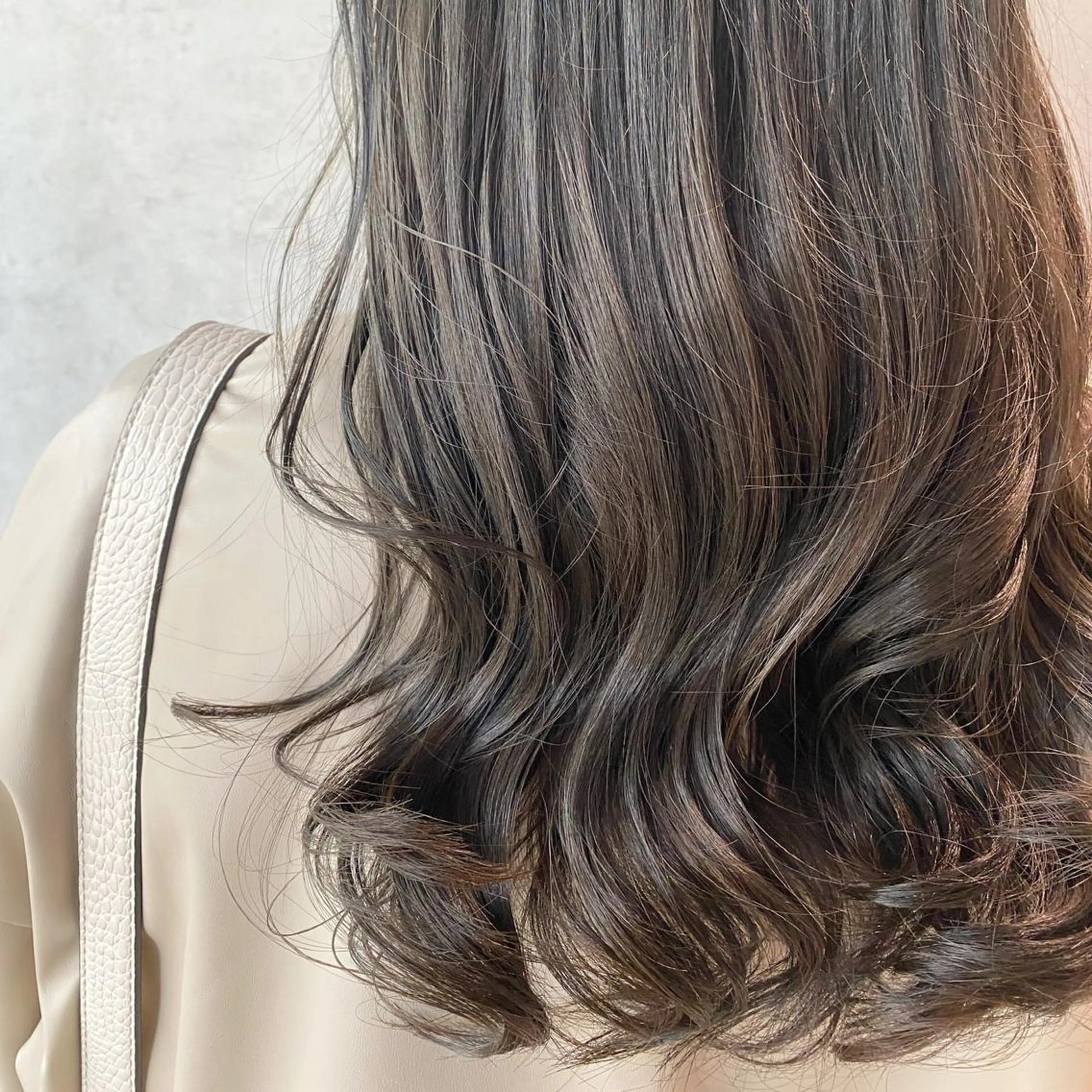 ロング 艶•透明感カラー フィーシーのヘアスタイル