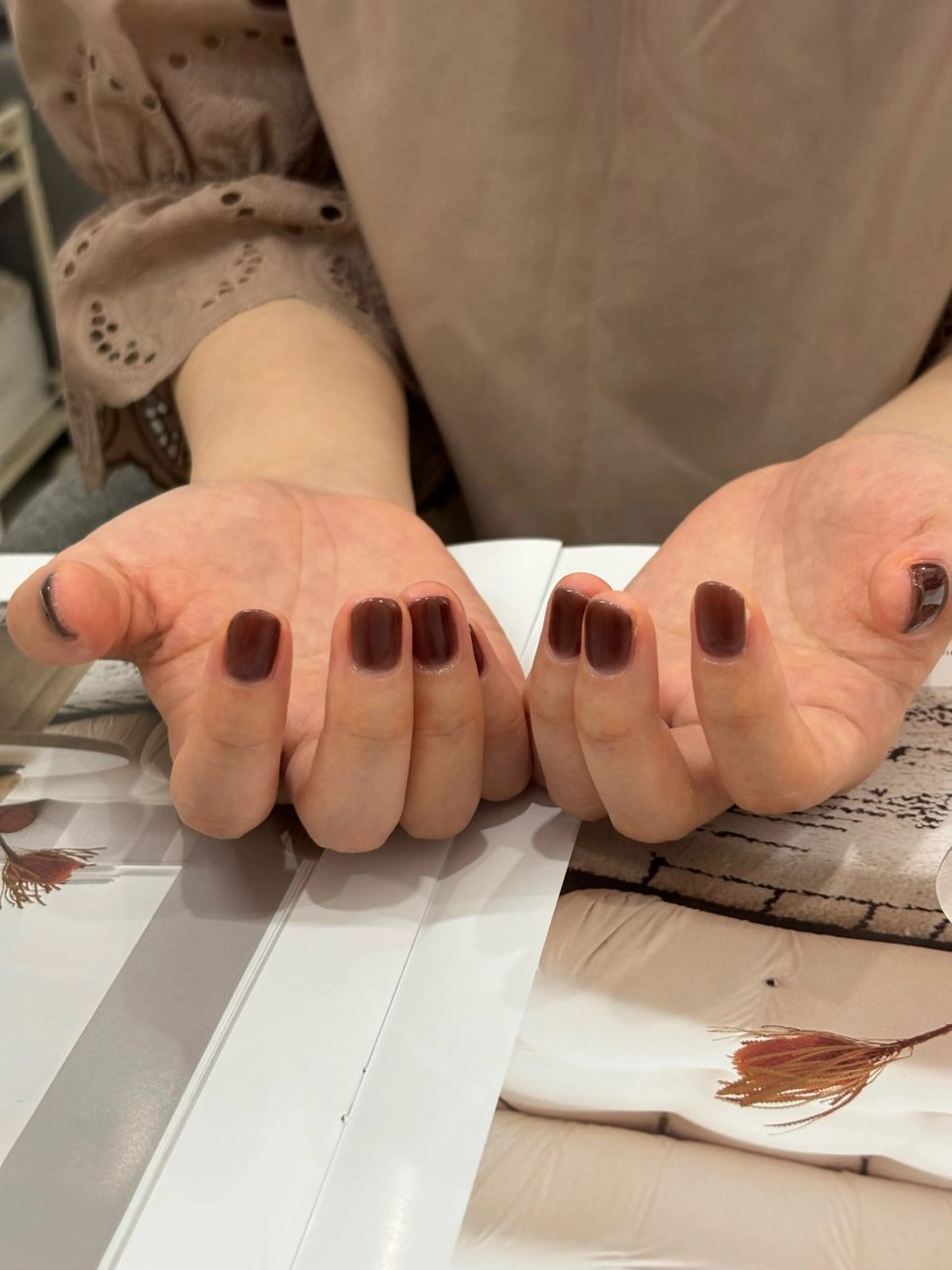 ネイル ブラウン ワンカラーネイル ハンドネイル HARUNOKA kotoneのネイルデザイン
