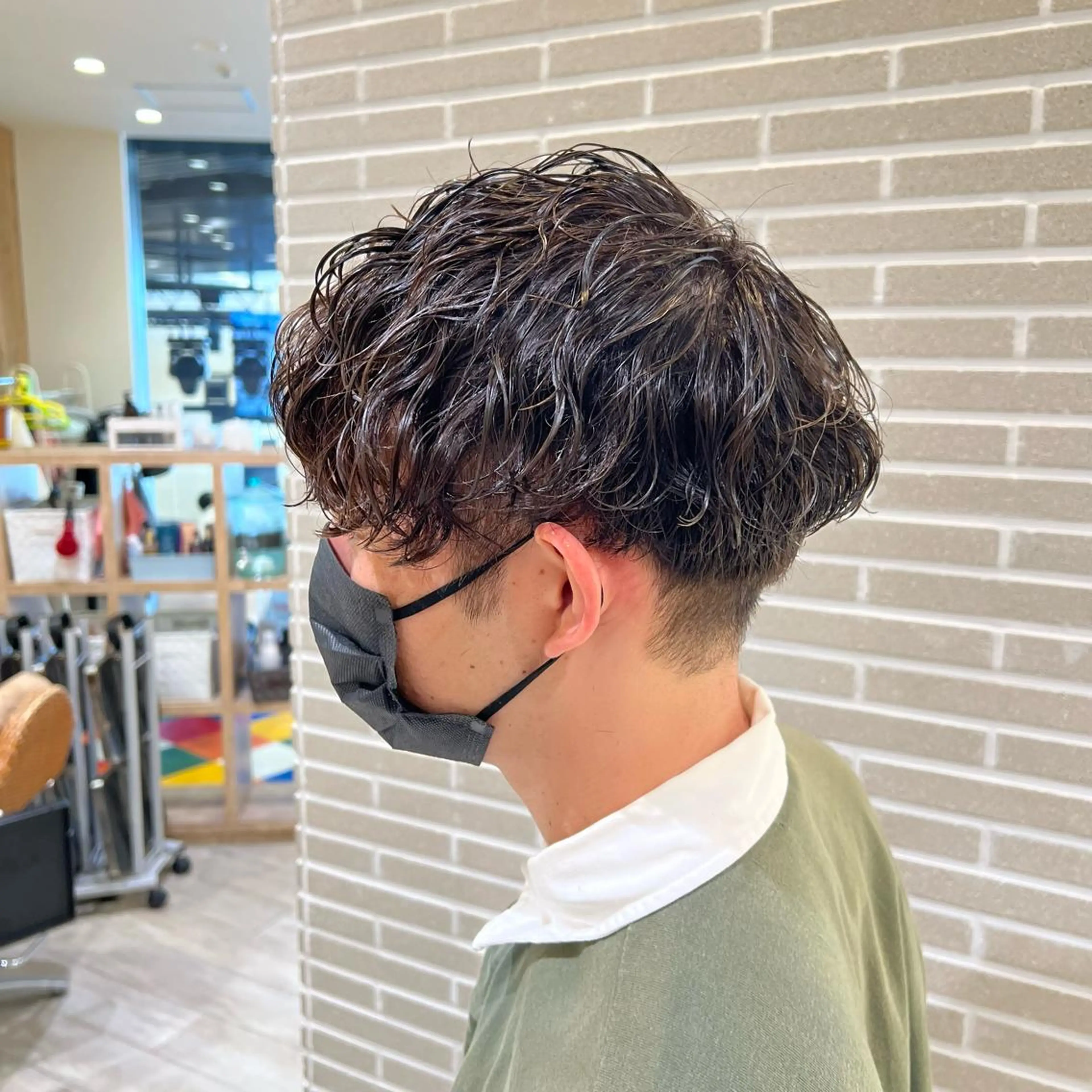 メンズカット＋波巻きスパイラルパーマ　施術時間90​〜​120分程度の写真