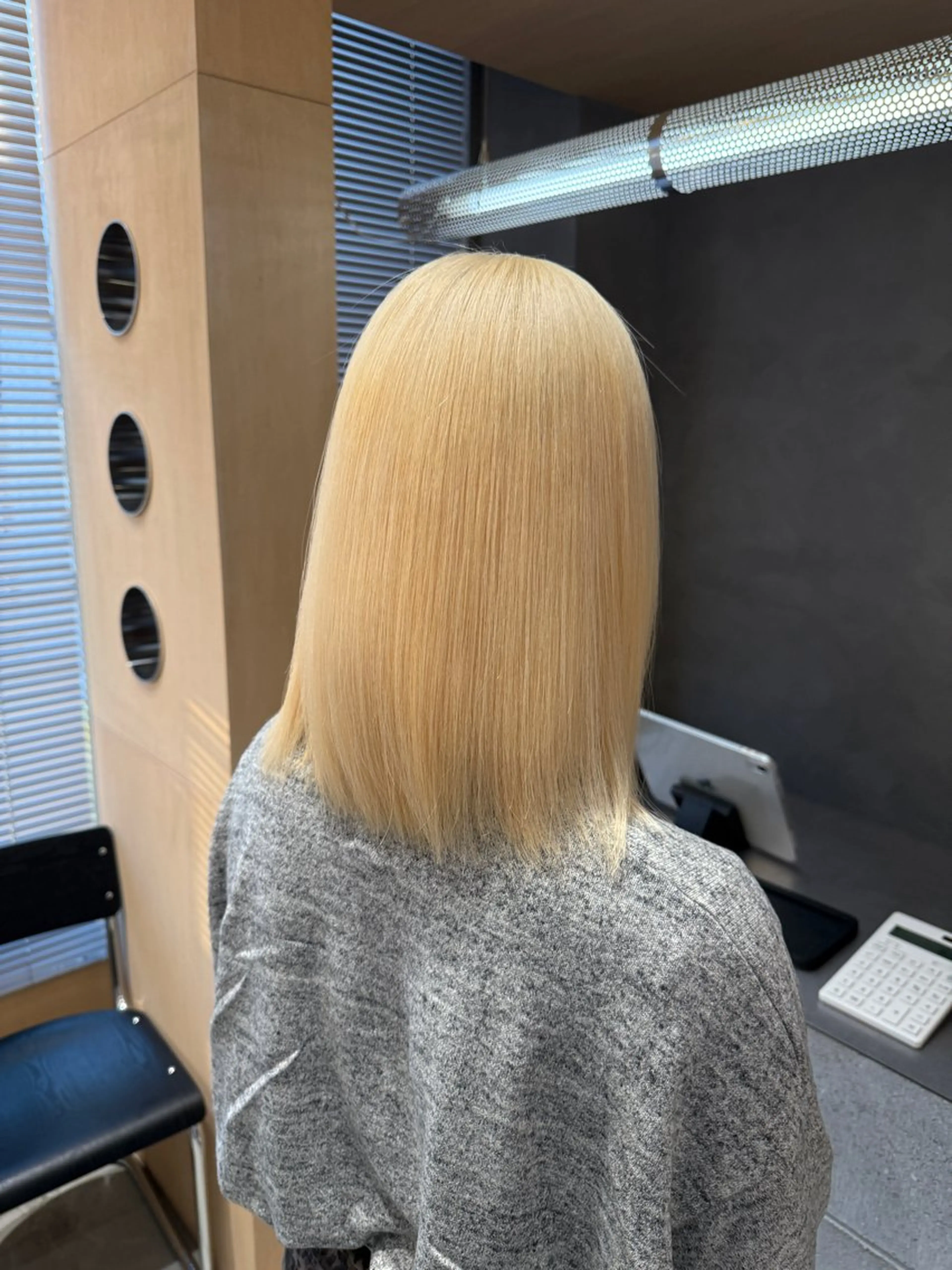 ミディアム カラー ハイトーン/ ブリーチ/縮毛矯正のヘアスタイル