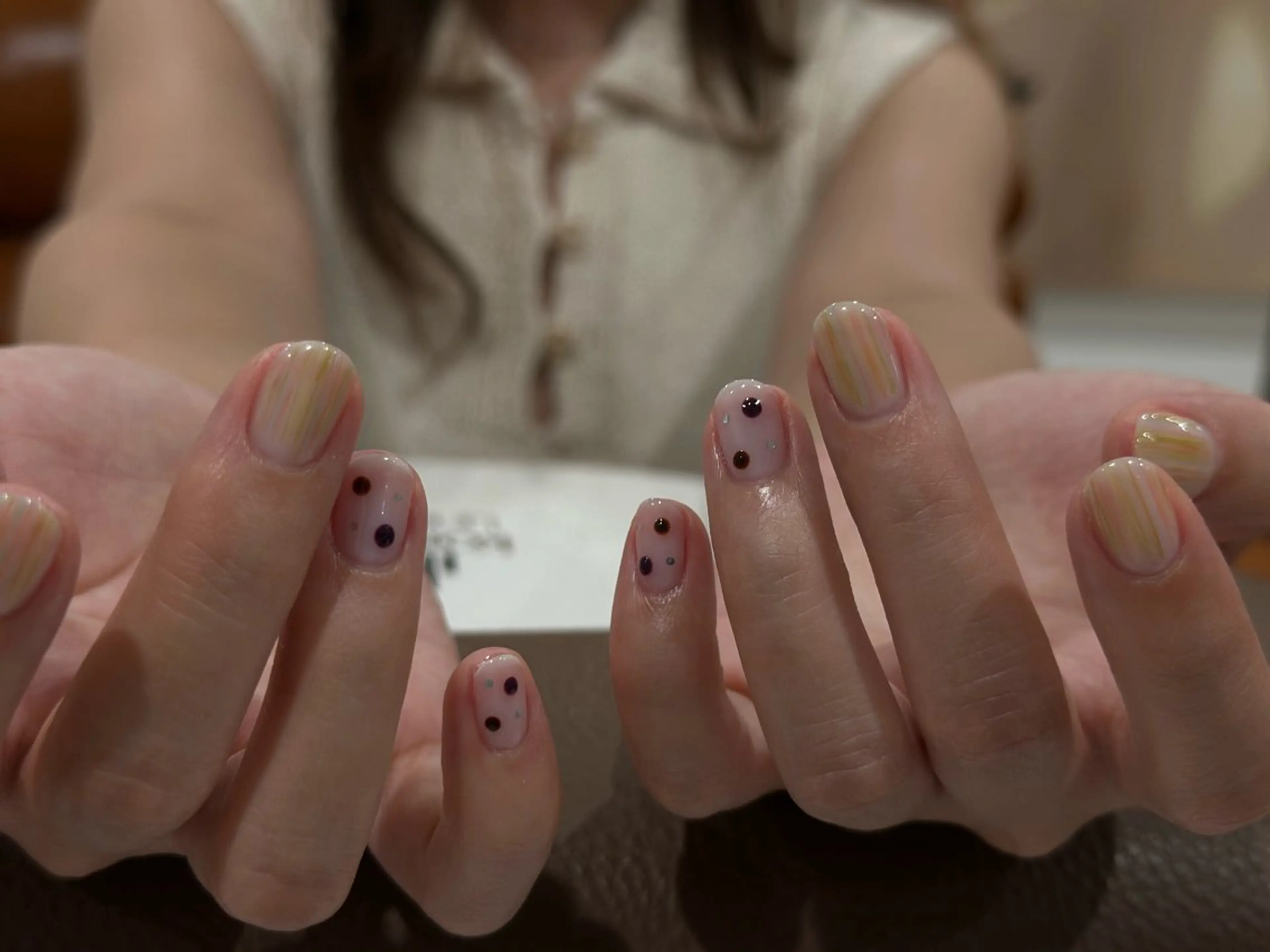 ネイル ドット ニュアンスネイル シンプルネイル ANOVA アノヴァのネイルデザイン