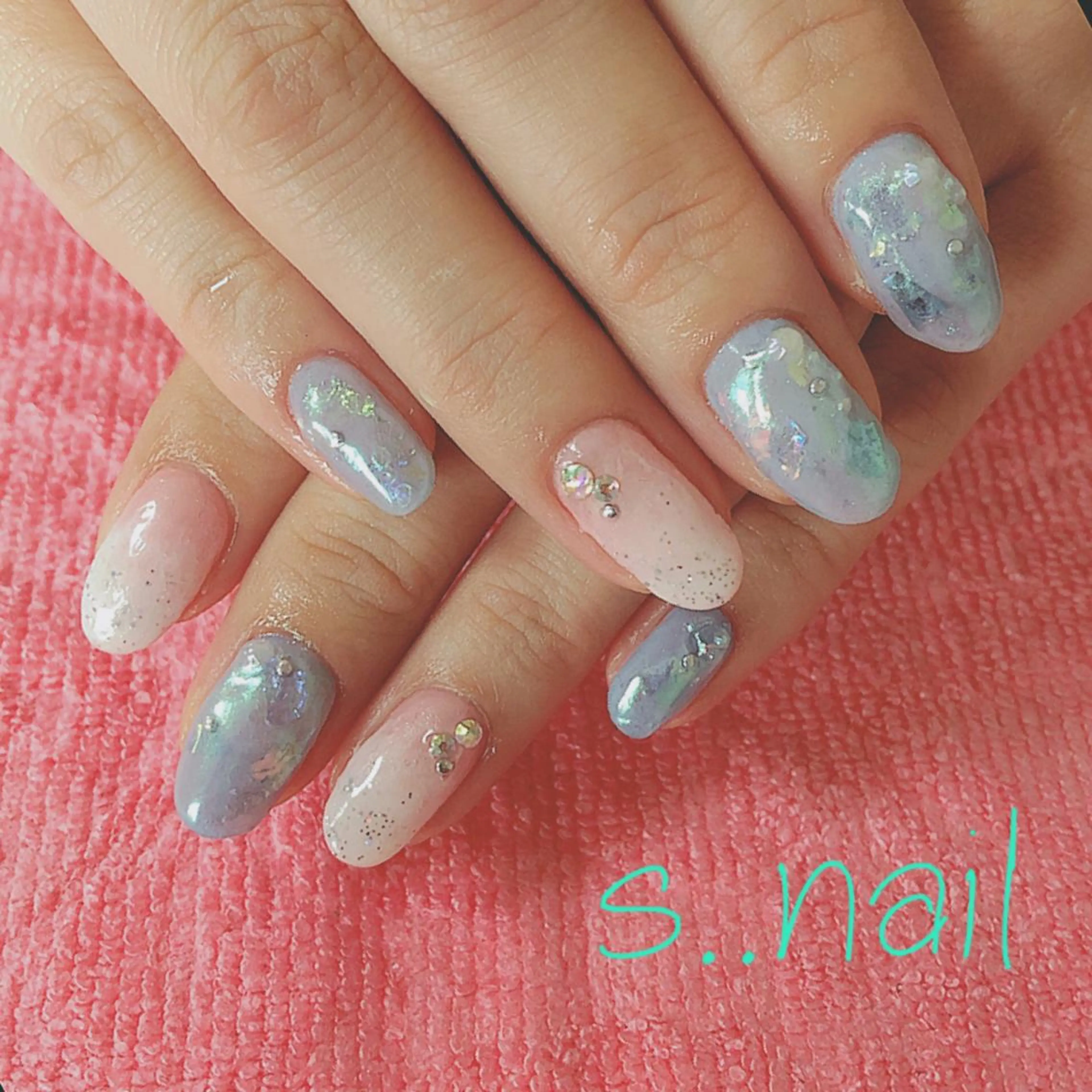 ネイル オーロラネイル ピンク ホワイト ハンドネイル フットネイル s..nail / MORITAのネイルデザイン