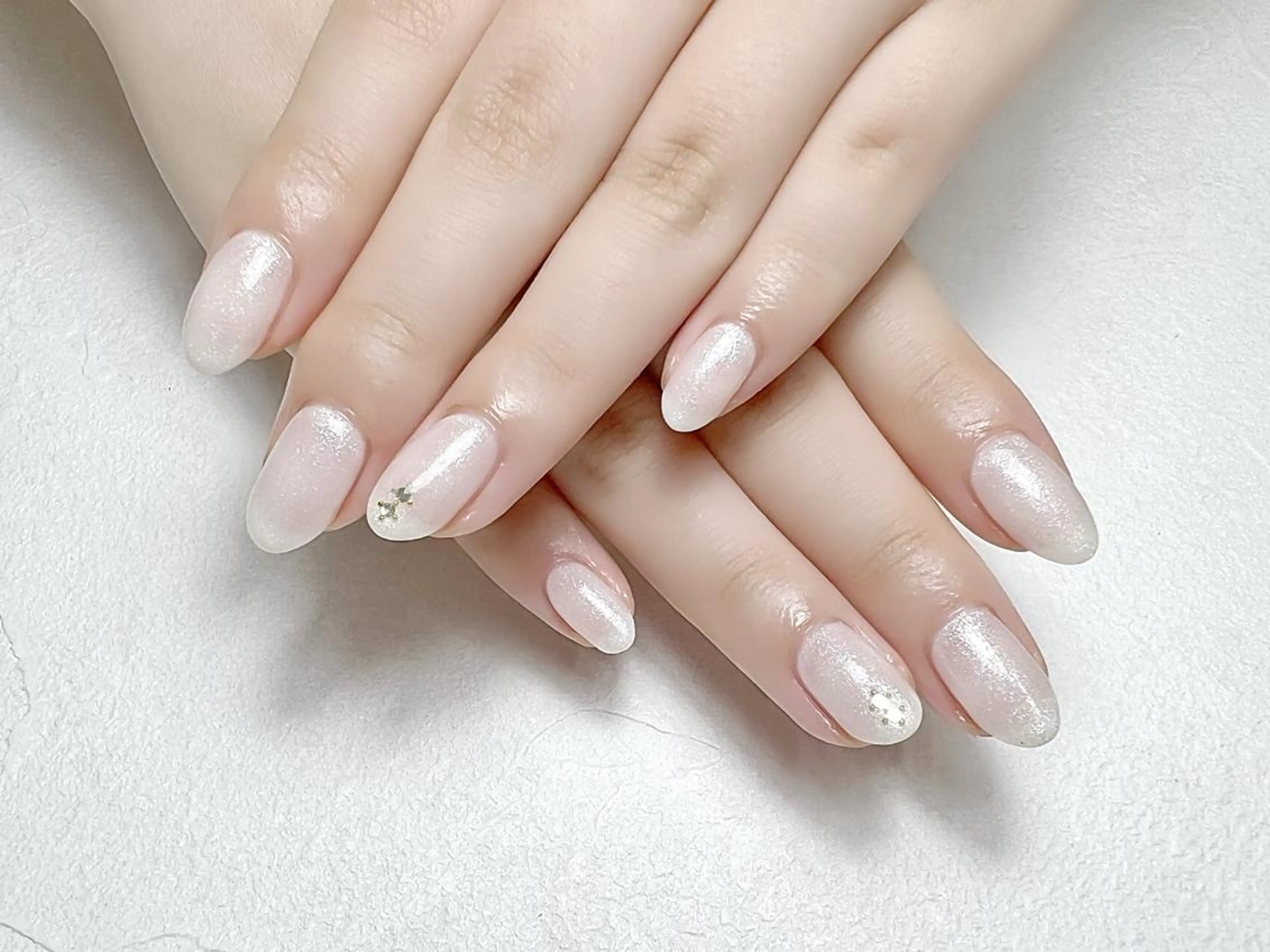 ネイル アートネイル ラメ(グリッター) オフィスネイル ワンカラーネイル ホワイト rouse nail RISATOのネイルデザイン