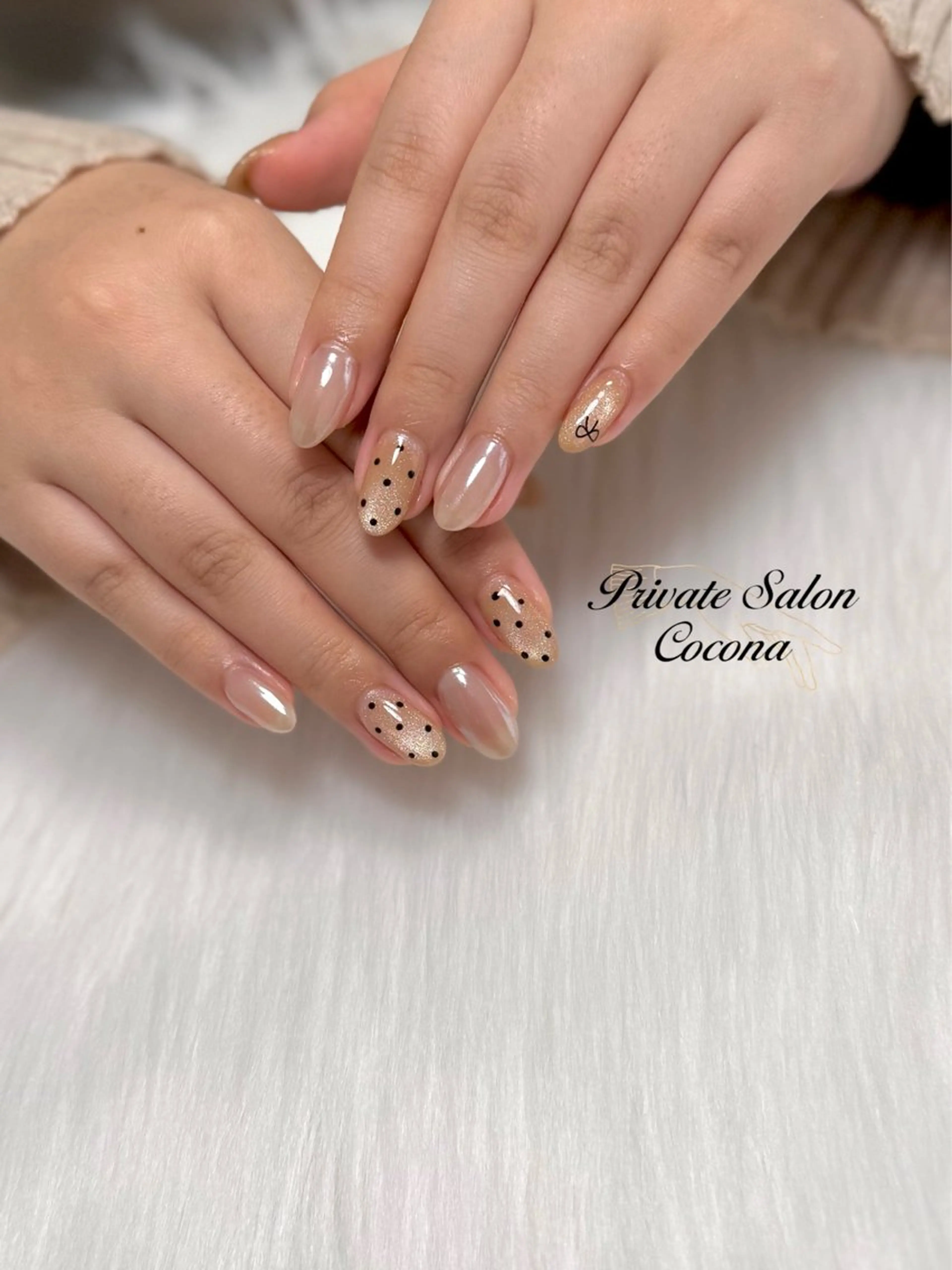 ネイル オーロラネイル ドット ガーリー マグネットネイル 持ち込み ハンドネイル プライベートサロン nailcoconaのネイルデザイン