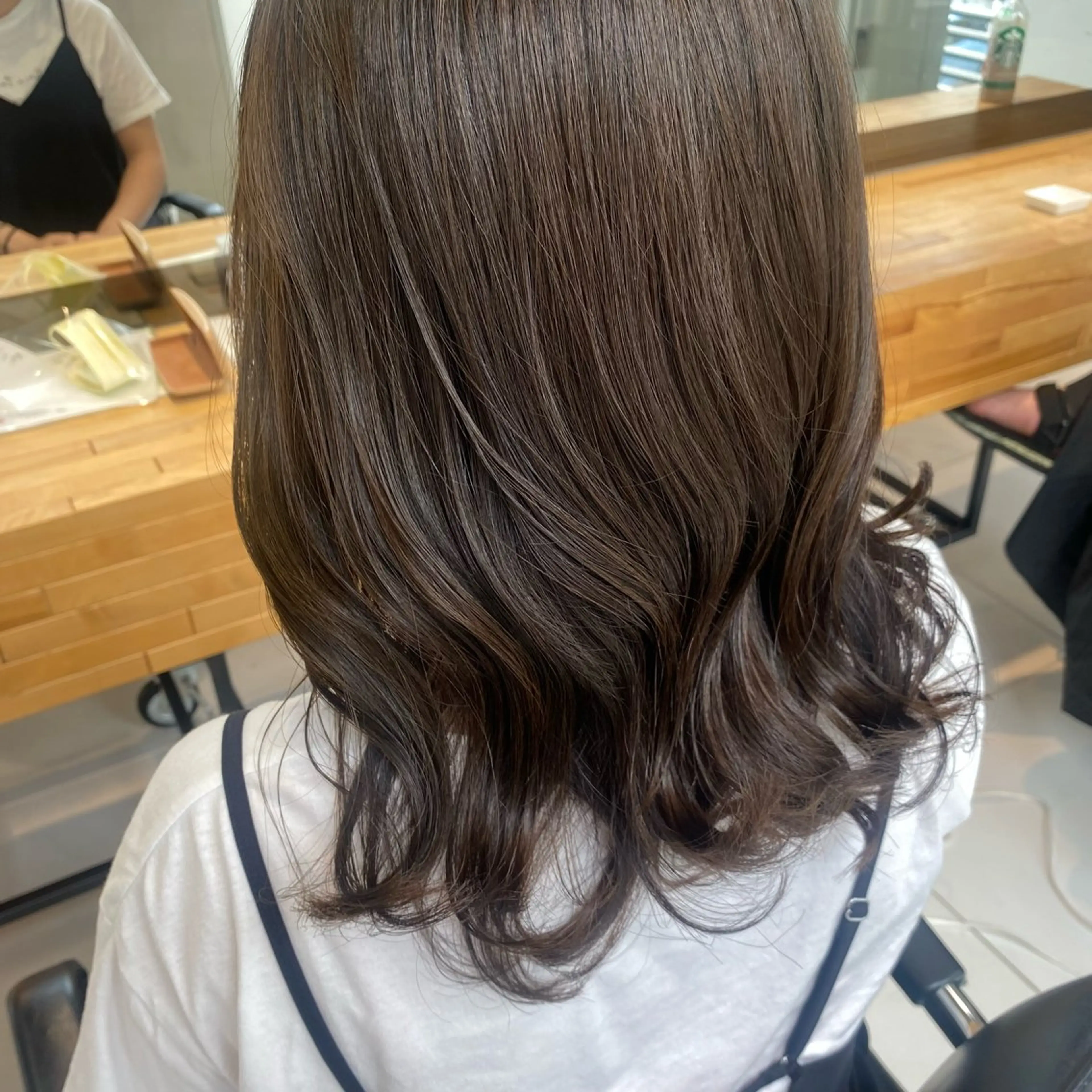 セミロング カラー 透明感カラー ダブルカラー ハイライトカラー イルミナカラー インナーカラー カット ヘアカラー トリートメント misa🫧ナチュラ ル縮毛矯正/髪質改善のヘアスタイル