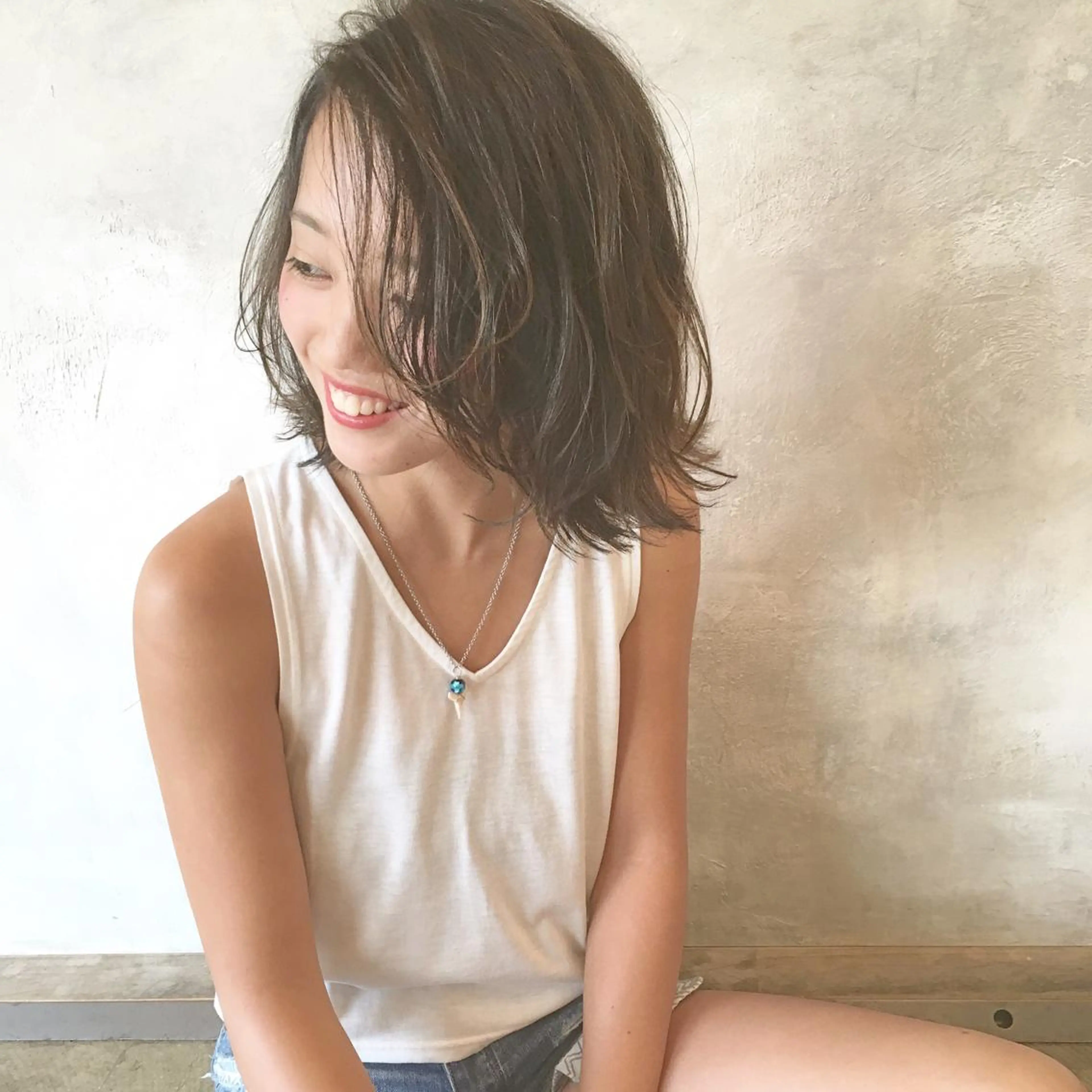 ミディアム カラー 切りっぱなしボブ ハイライトカラー ボブ ハイライト 飯嶋 彩奈のヘアスタイル