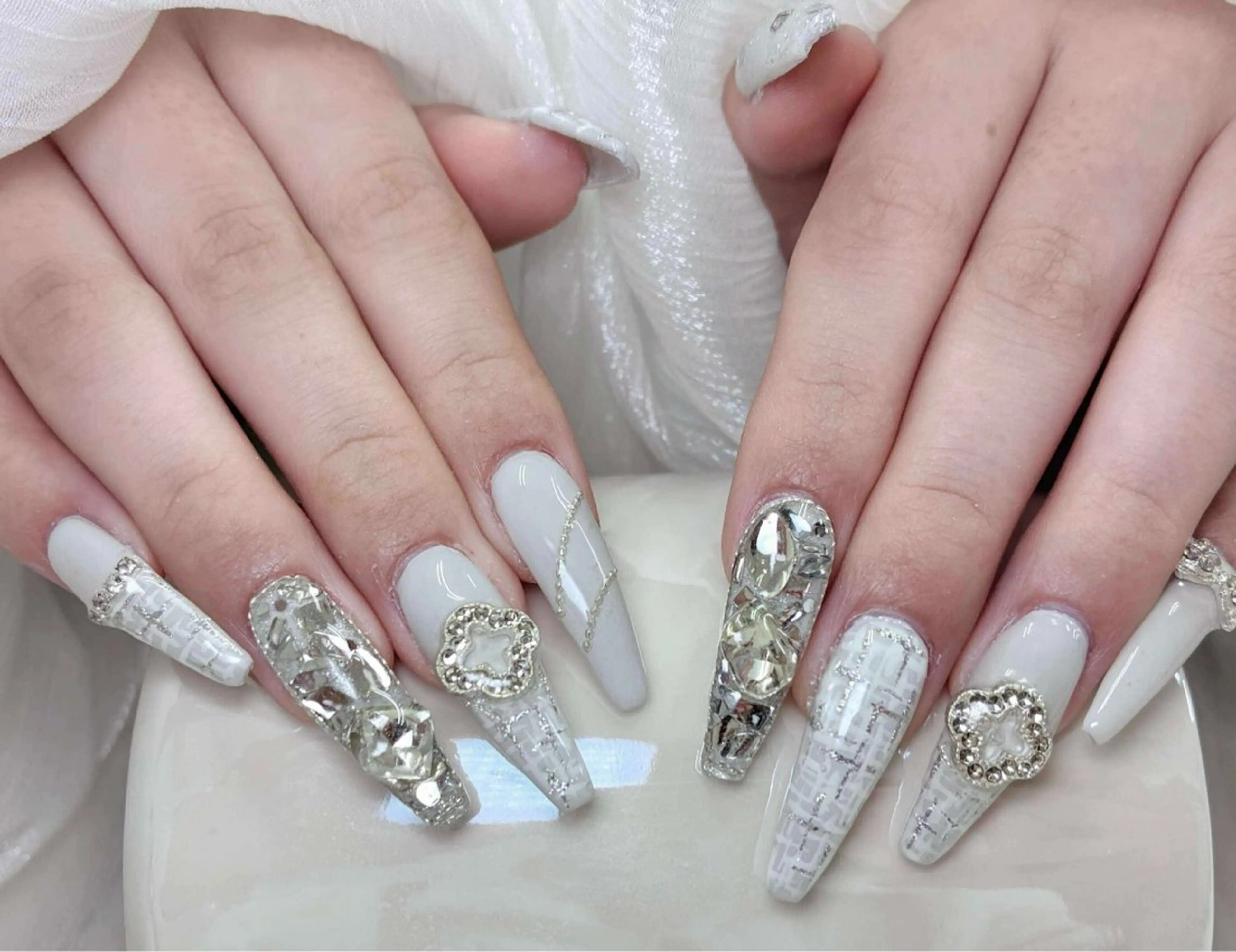 ネイル 成人式 フレンチネイル グラデーション 韓国ネイル マグネットネイル ハンドネイル Squen Nail 【持ち込みOK】のネイルデザイン