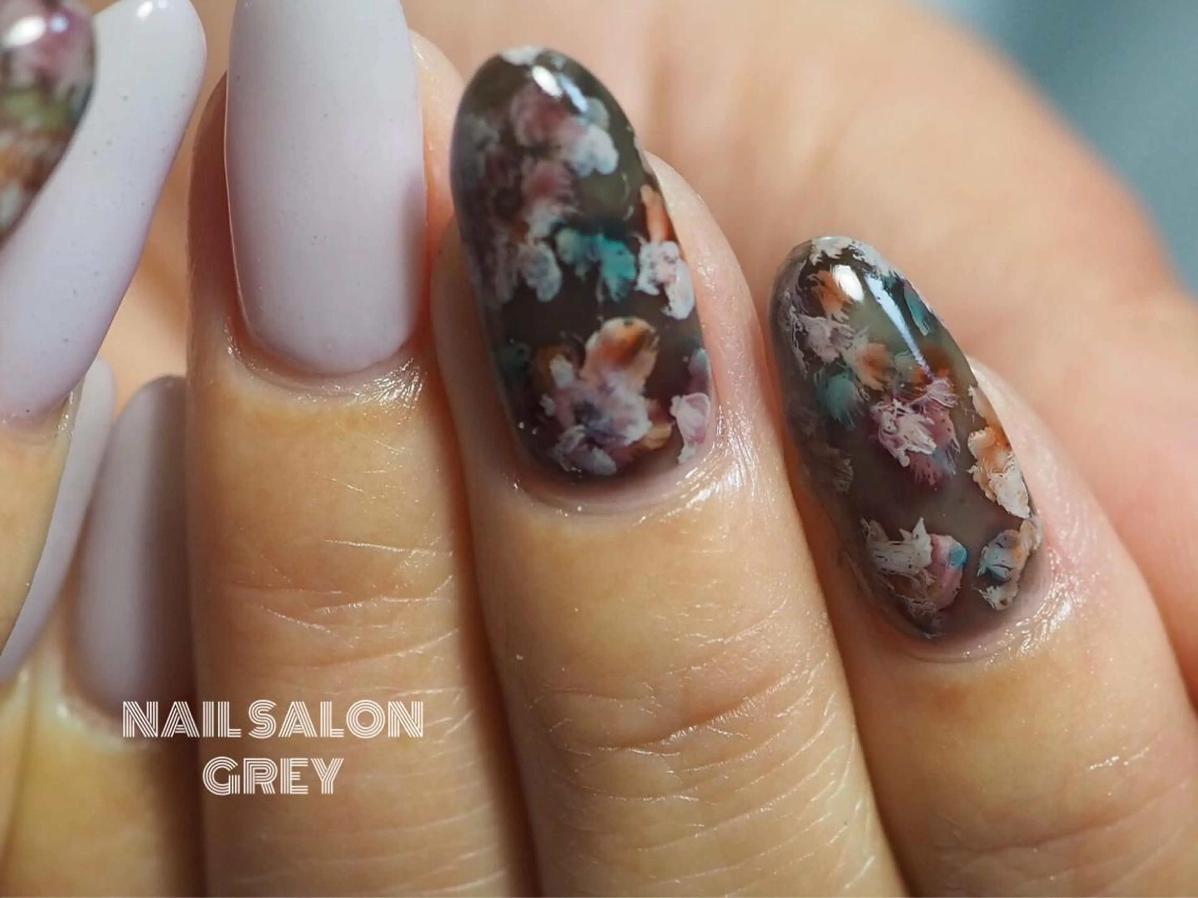 ネイル フラワーネイル ニュアンスネイル 【GREY】 TAIRAのネイルデザイン