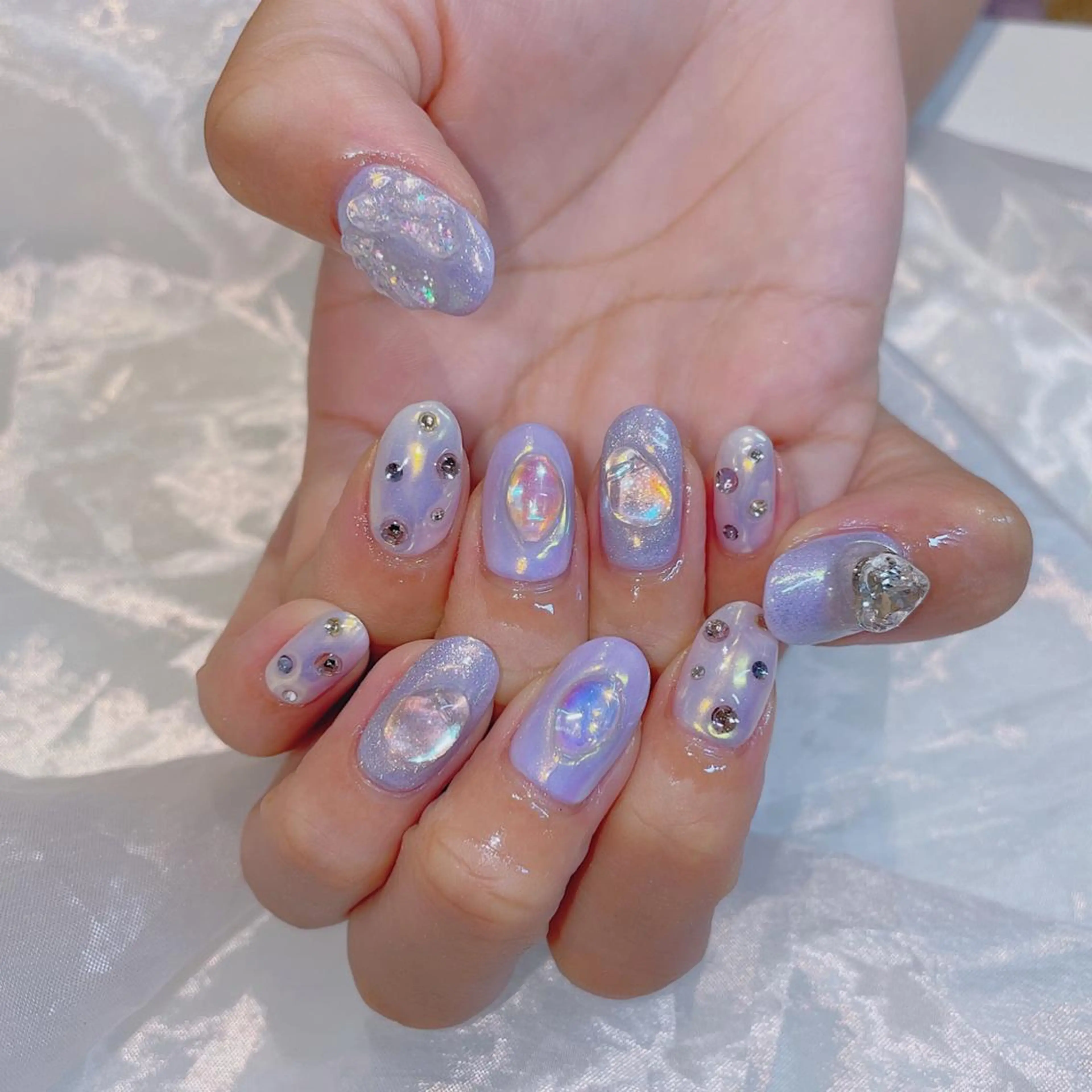 ネイル アートネイル 𝘙𝘪𝘰𝘯𝘢 ...🕯🤍のネイルデザイン