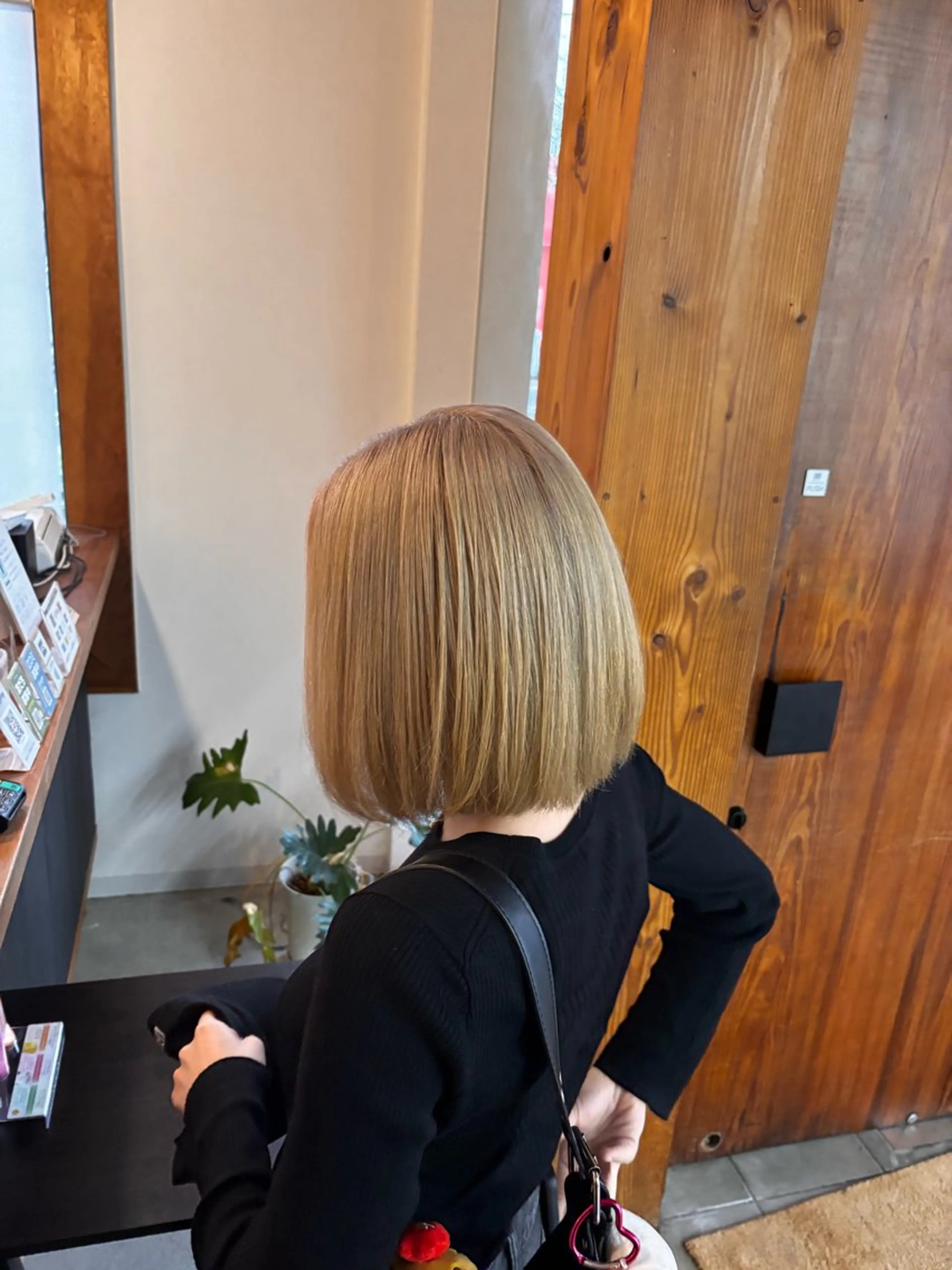 ミディアム カラー ブリーチ HattoRi レイヤーカットのヘアスタイル