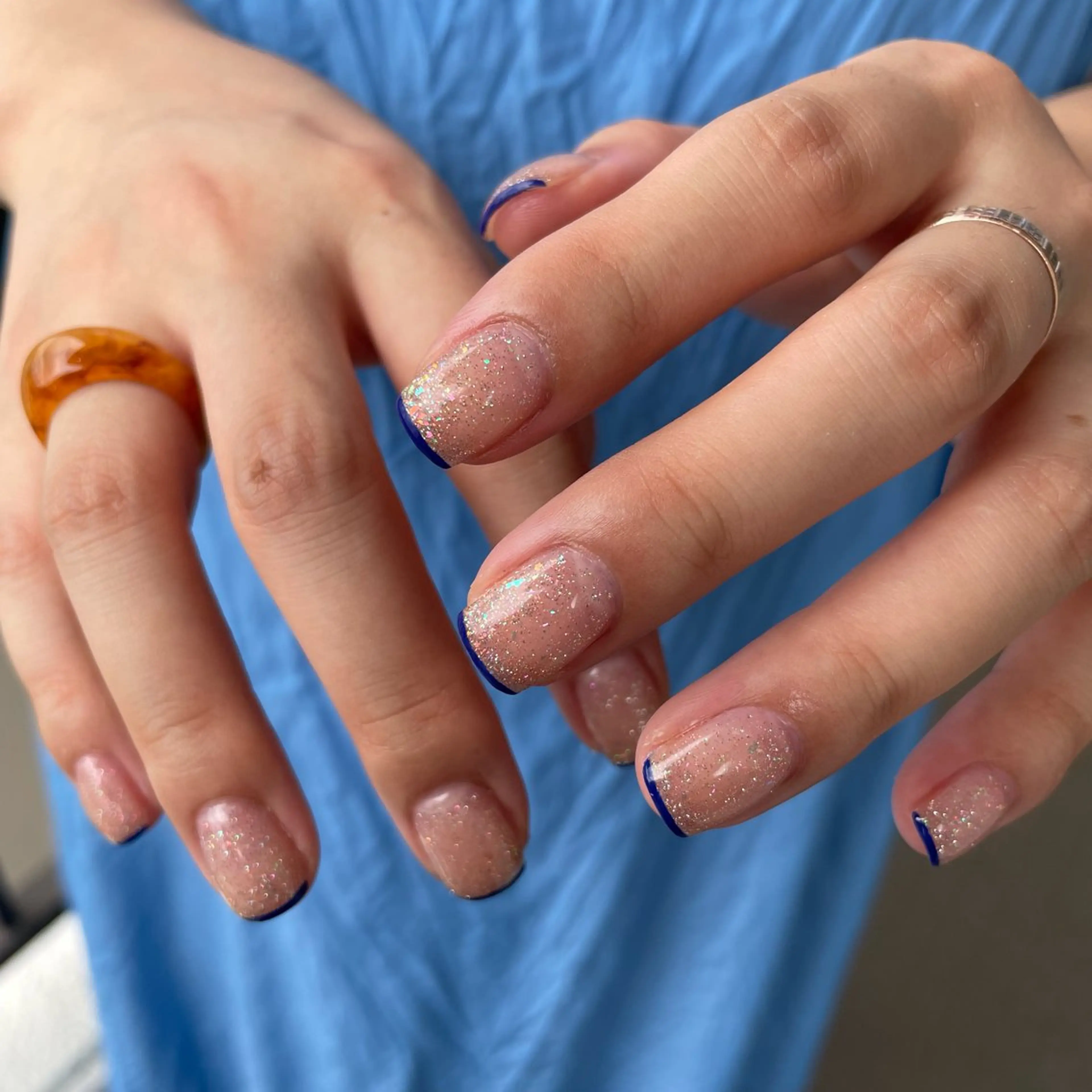 ネイル ブルー フラッシュネイル フレンチネイル ラメ(グリッター) ハンドネイル カメレオン京橋🌻 草葉由佳のネイルデザイン