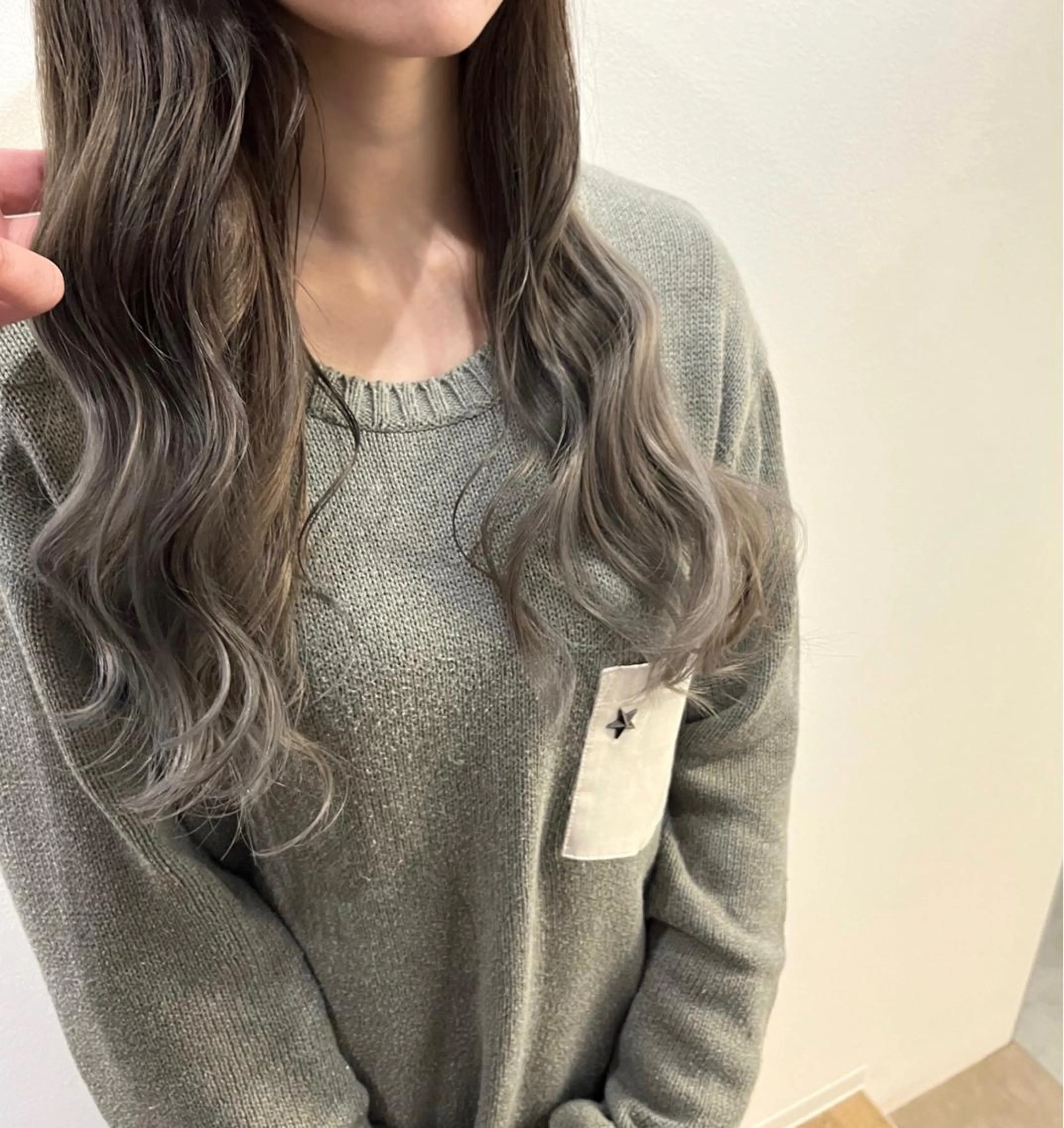 ロング カラー ブリーチ グラデーションカラー シルバー ヘアカラー Libre 西野圭一のヘアスタイル