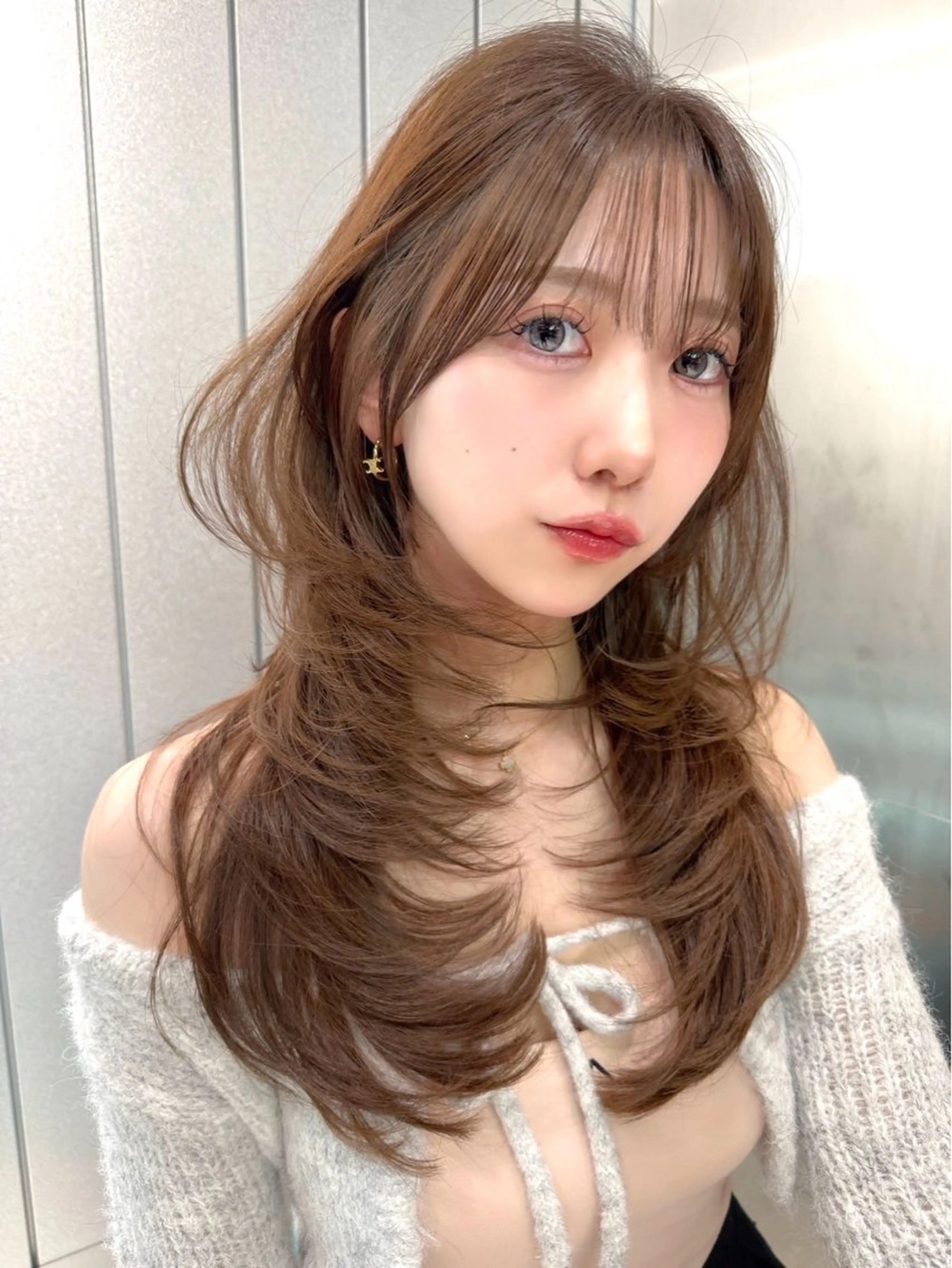 ロング 顔まわりレイヤー 顔周りカット ハイレイヤー レイヤーカット ローレイヤー カット ヘアカラー MOMOHA/ 🍑レイヤーカットのヘアスタイル