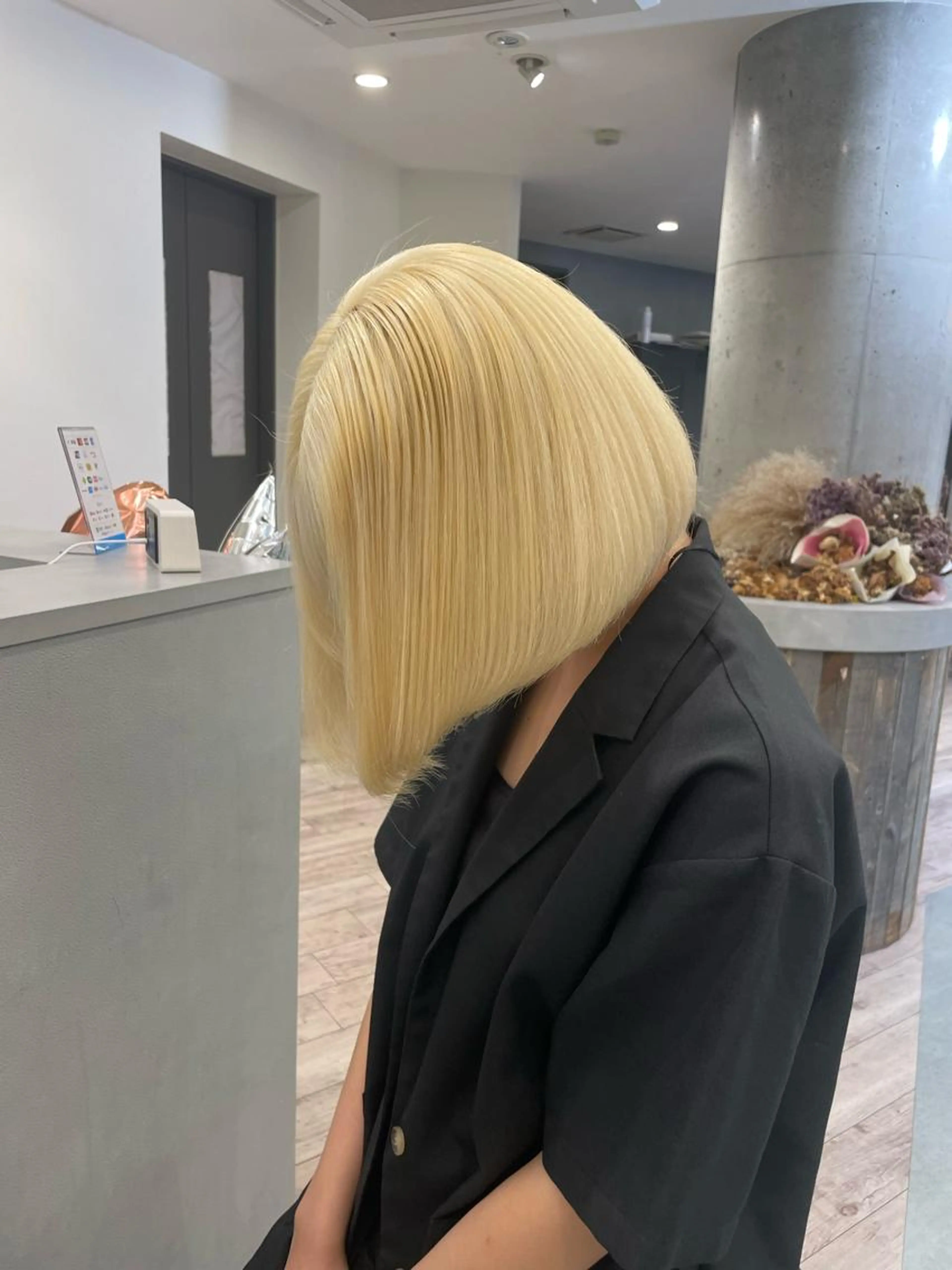 🤍ツヤツヤハイトーンに🤍ホワイトハイブリーチ🤍(ブリーチ2回+カラー)+プチトリートメント🤍暗髪の方ムラ直し🤍の写真