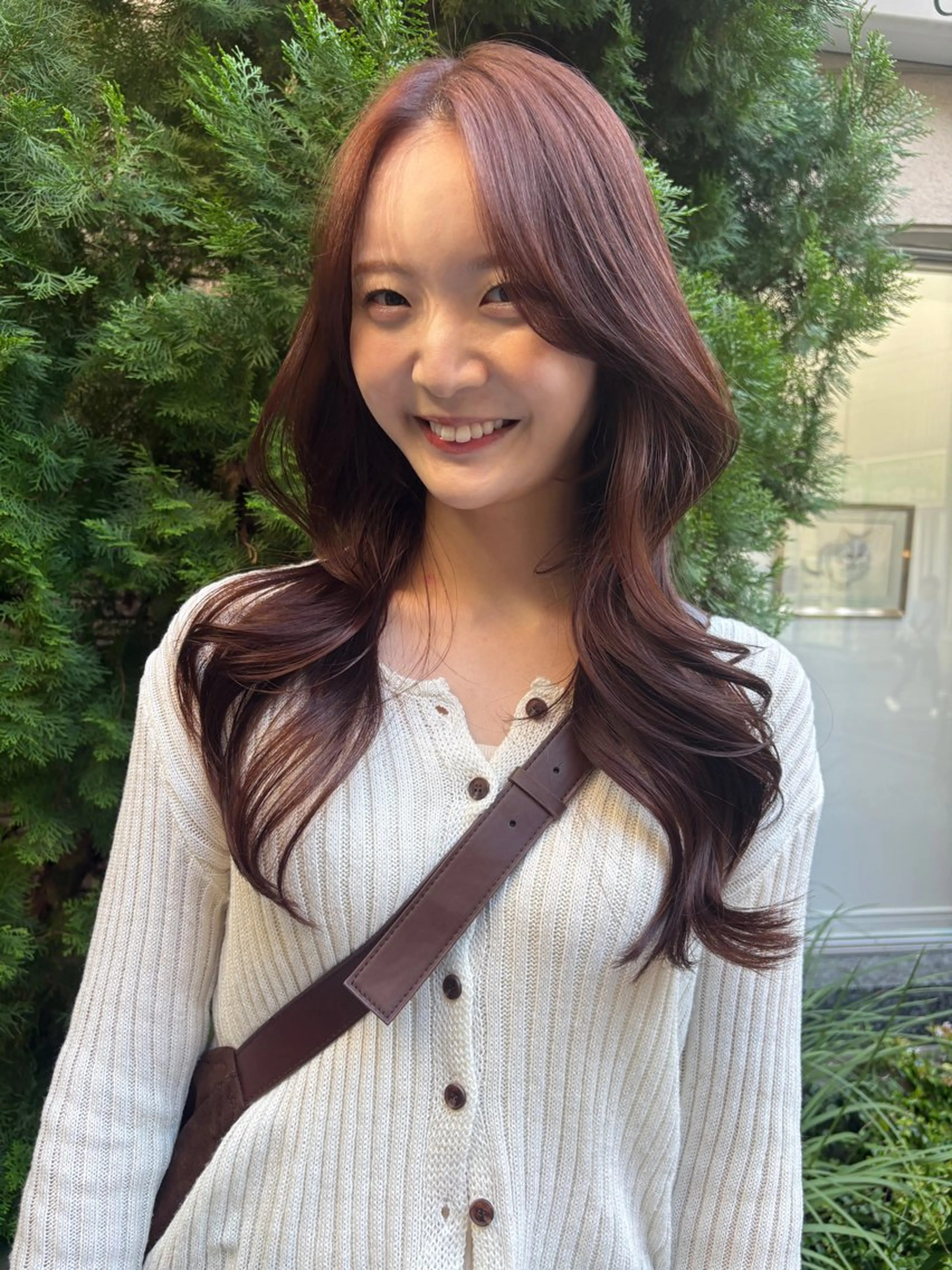 ミディアム 顔周りカット 似合わせカット ヘアカラー 梅田/レイヤーカット /ミルクティーカラーのヘアスタイル