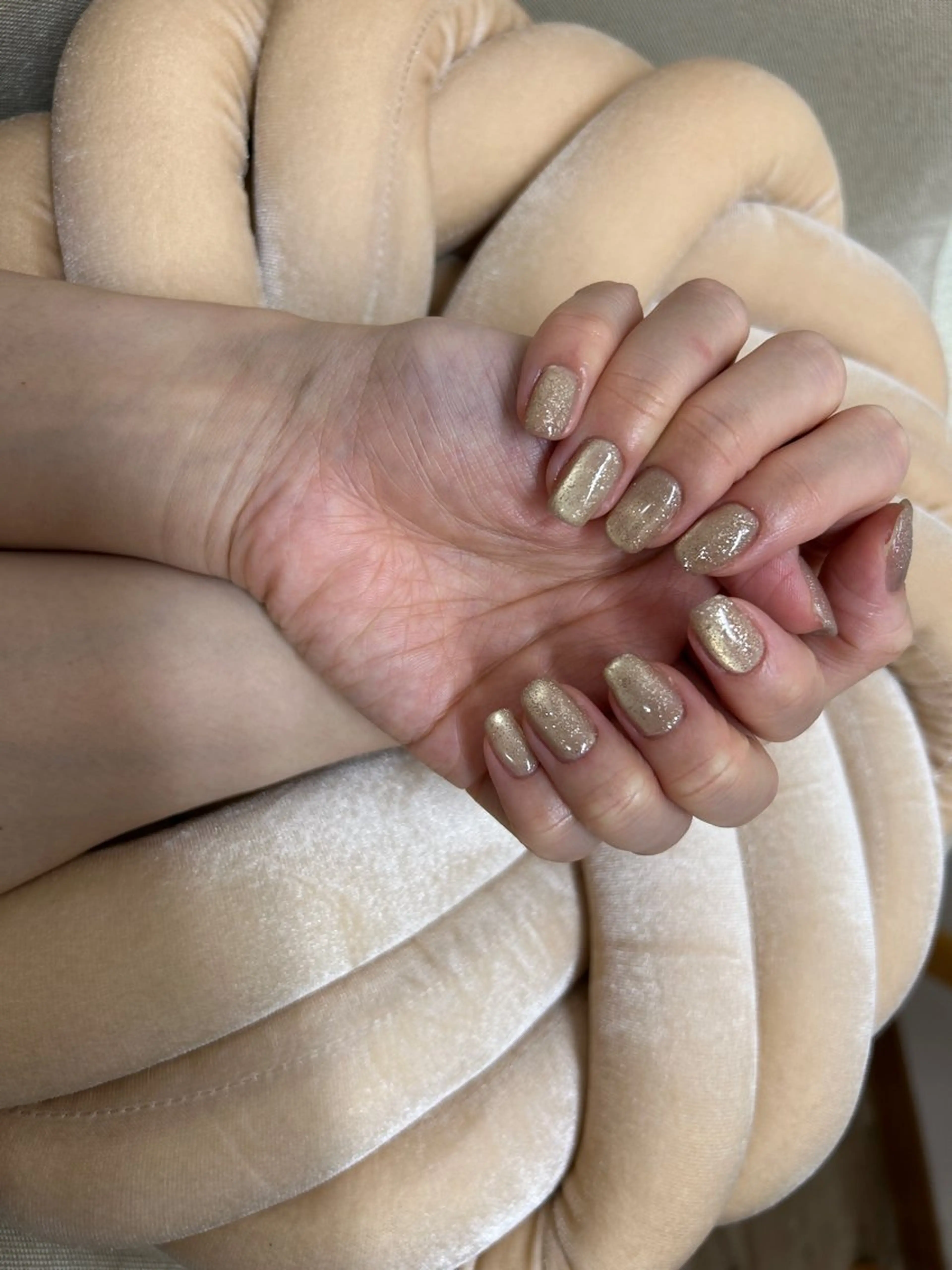 ジェルネイル　magnet、flashワンカラーの写真