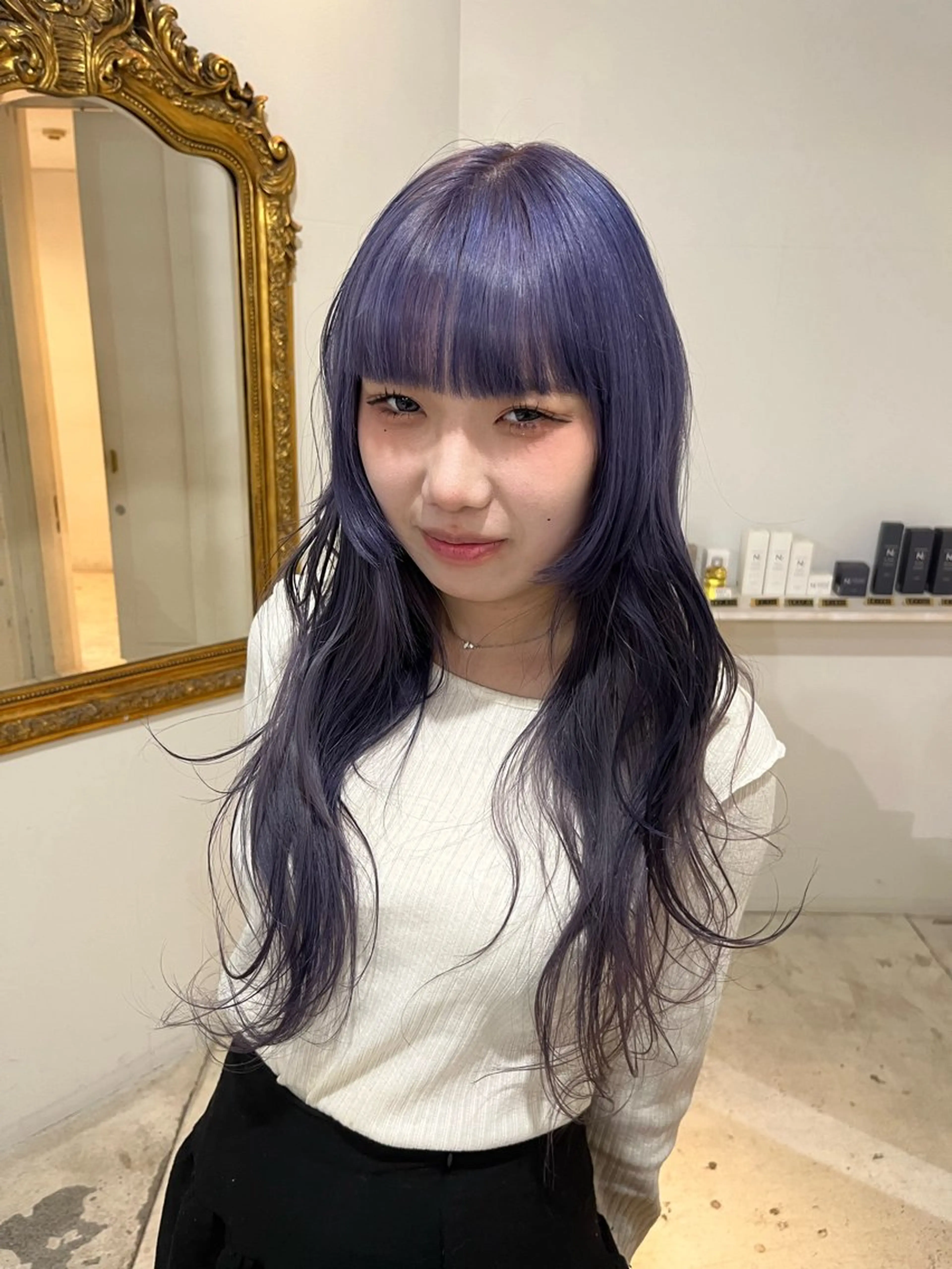 ロング アッシュ ヘアカラー 🩶ハイトーン🖤 URARAのヘアスタイル