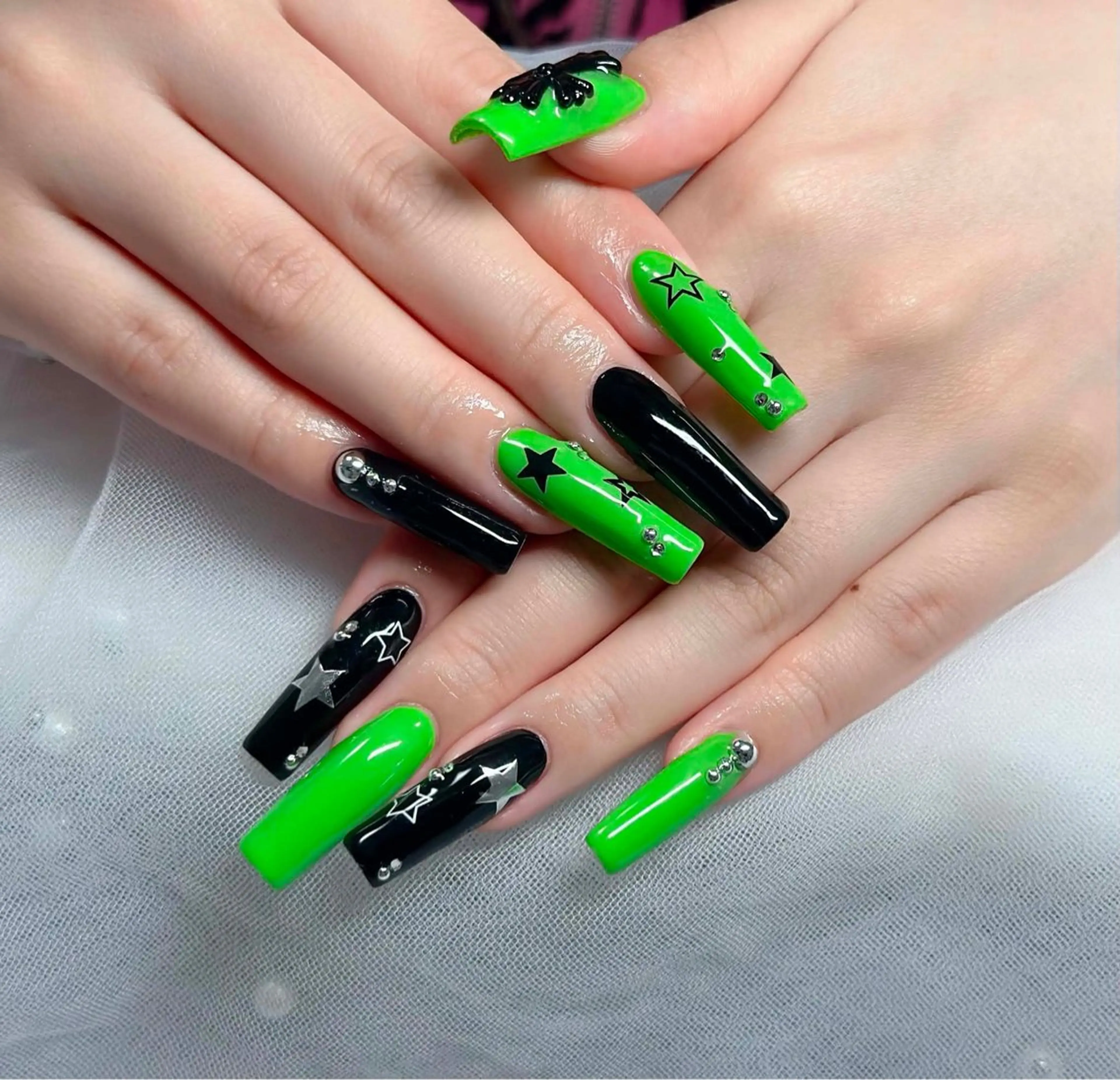 ネイル オーロラネイル フレンチネイル ジェルネイル ハロウィン キラキラネイル ハンドネイル H.baby Nail Salonのネイルデザイン