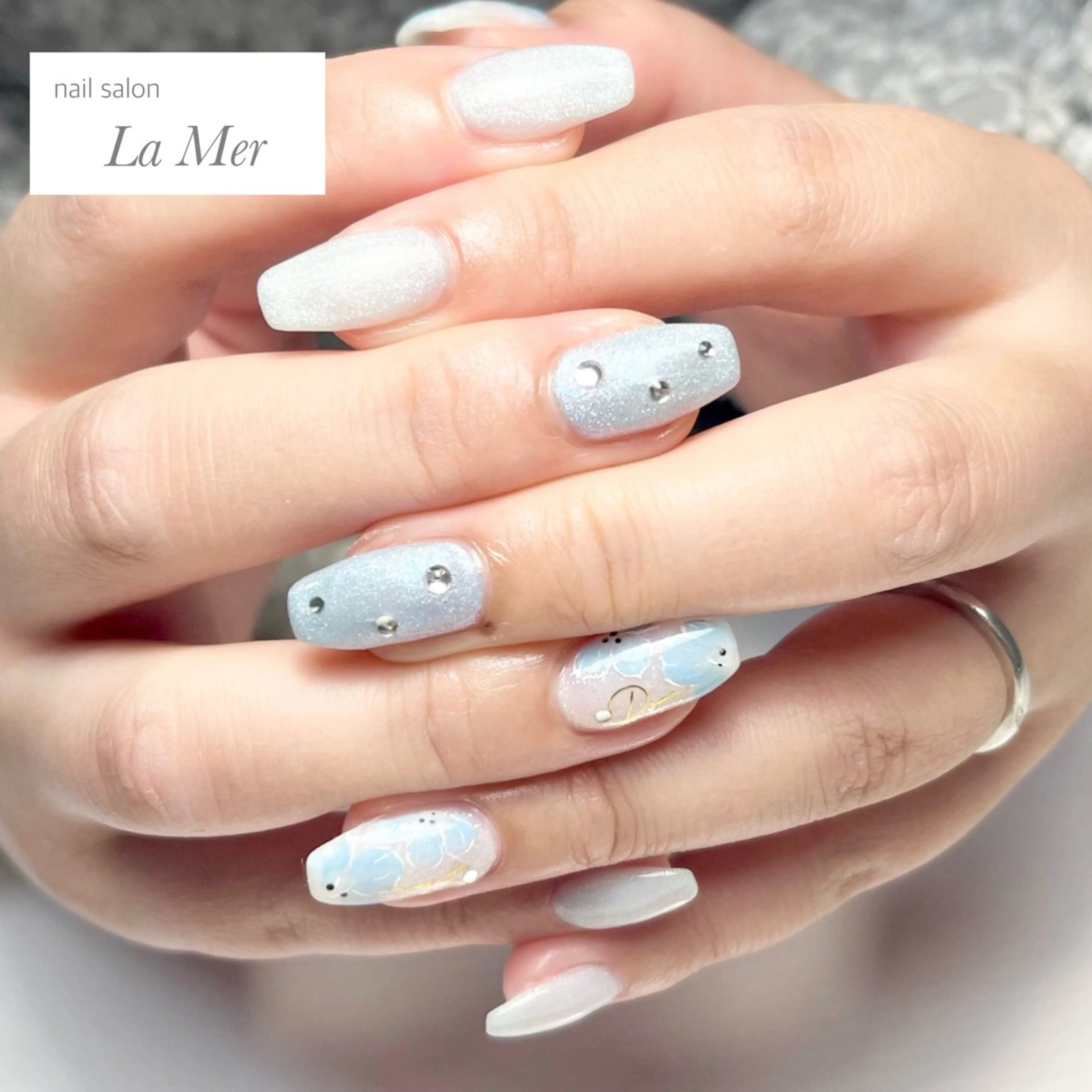 ネイル ブルー フラワーネイル マグネットネイル オフィスネイル シンプルネイル ハンドネイル nailsalon La Merのネイルデザイン
