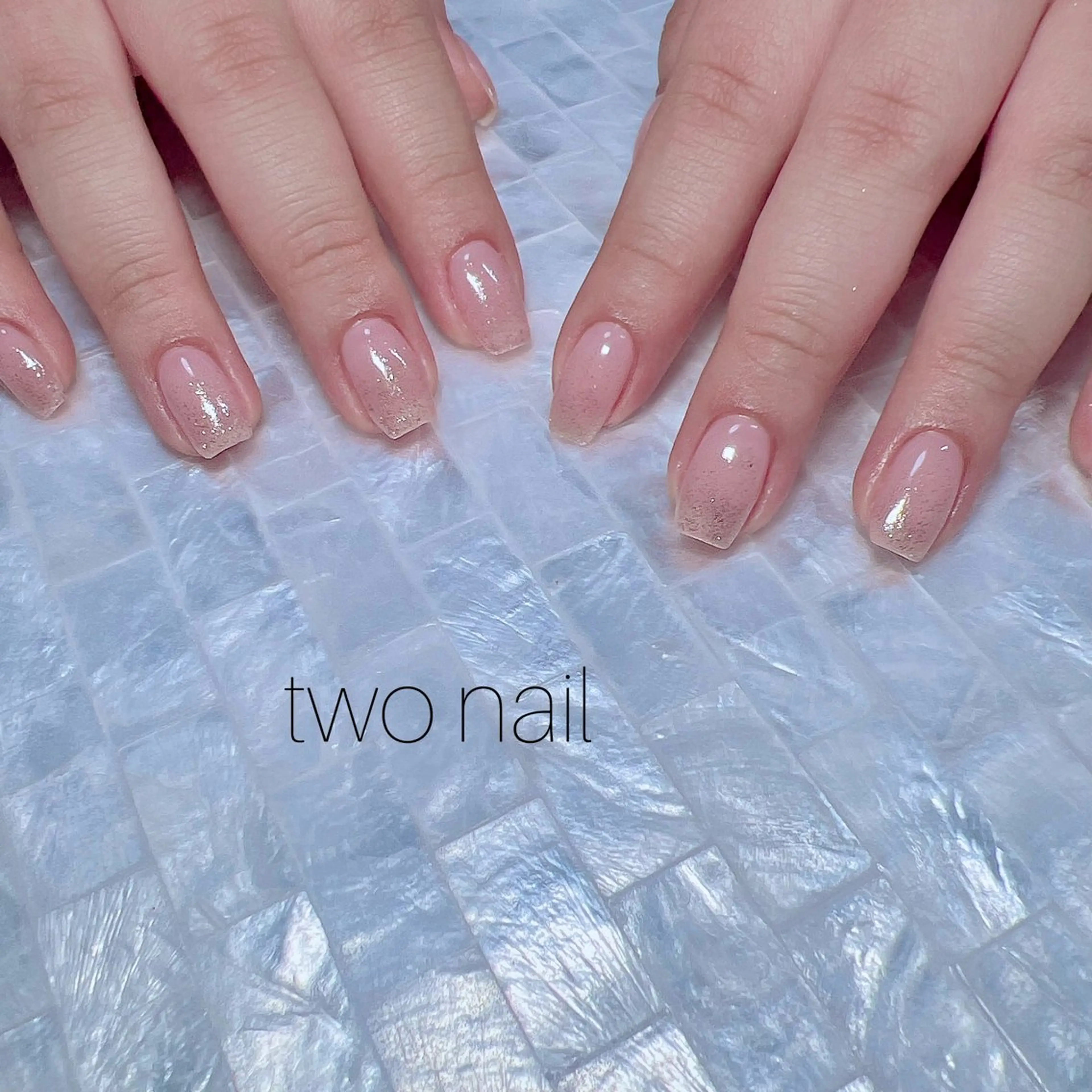 ネイル キラキラネイル ネイルチップ ホワイト ハンドネイル two nailのネイルデザイン