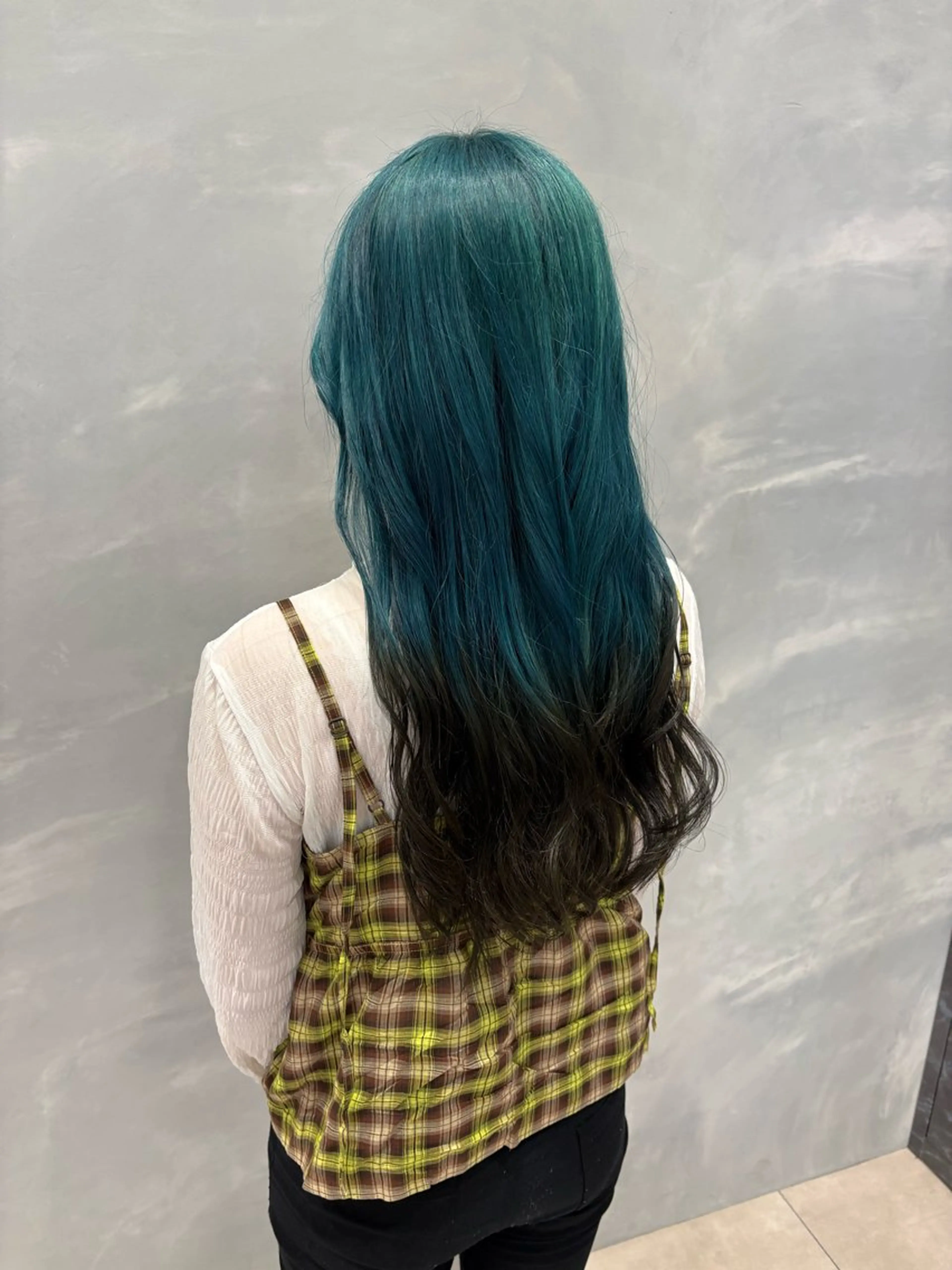 ロング カラー デザインカラー ヘアカラー トリートメント newi大分/ 磯部栞里／艶感カラーのヘアスタイル