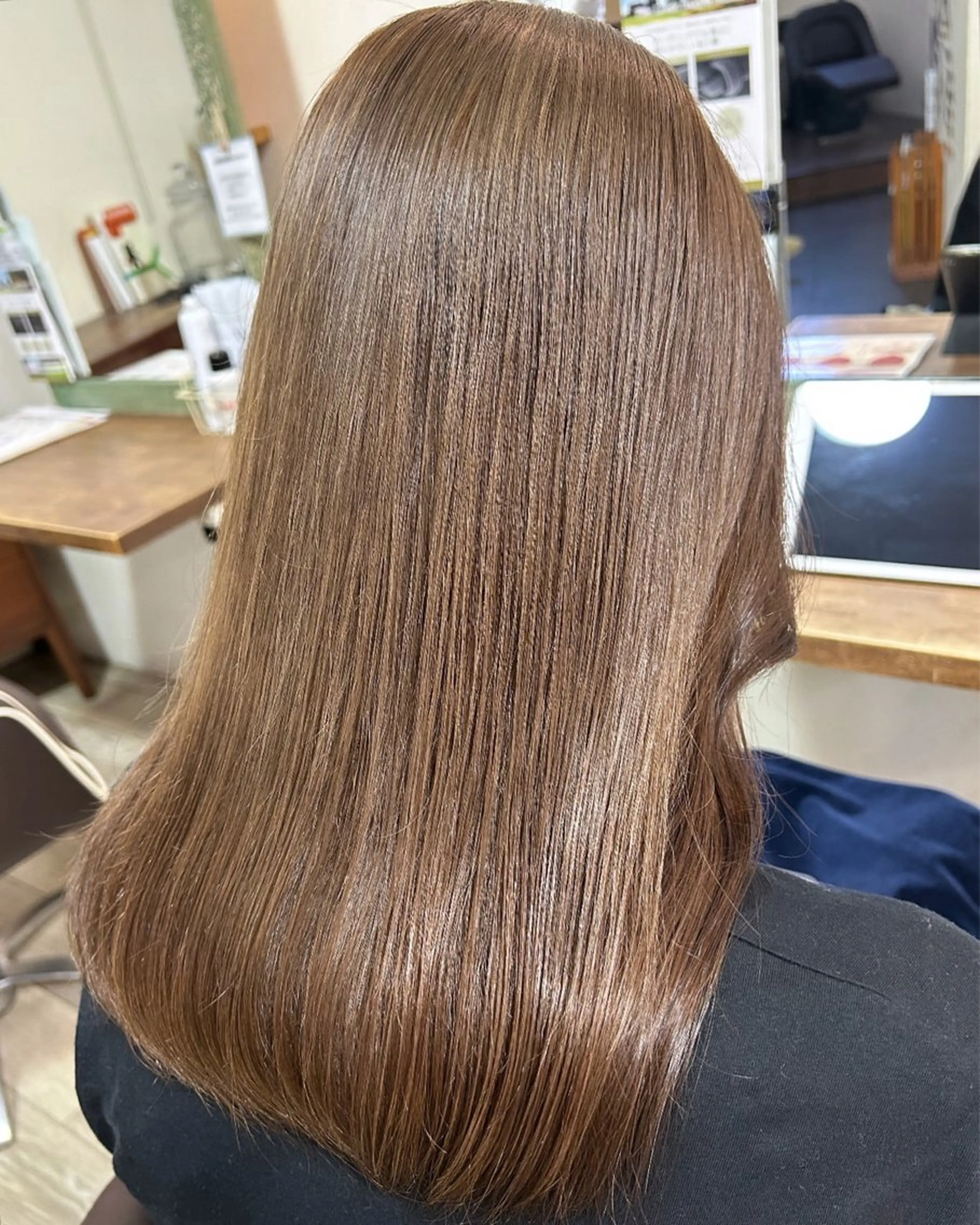 ミディアム カラー 拝頭　奈枝 Beretのヘアスタイル