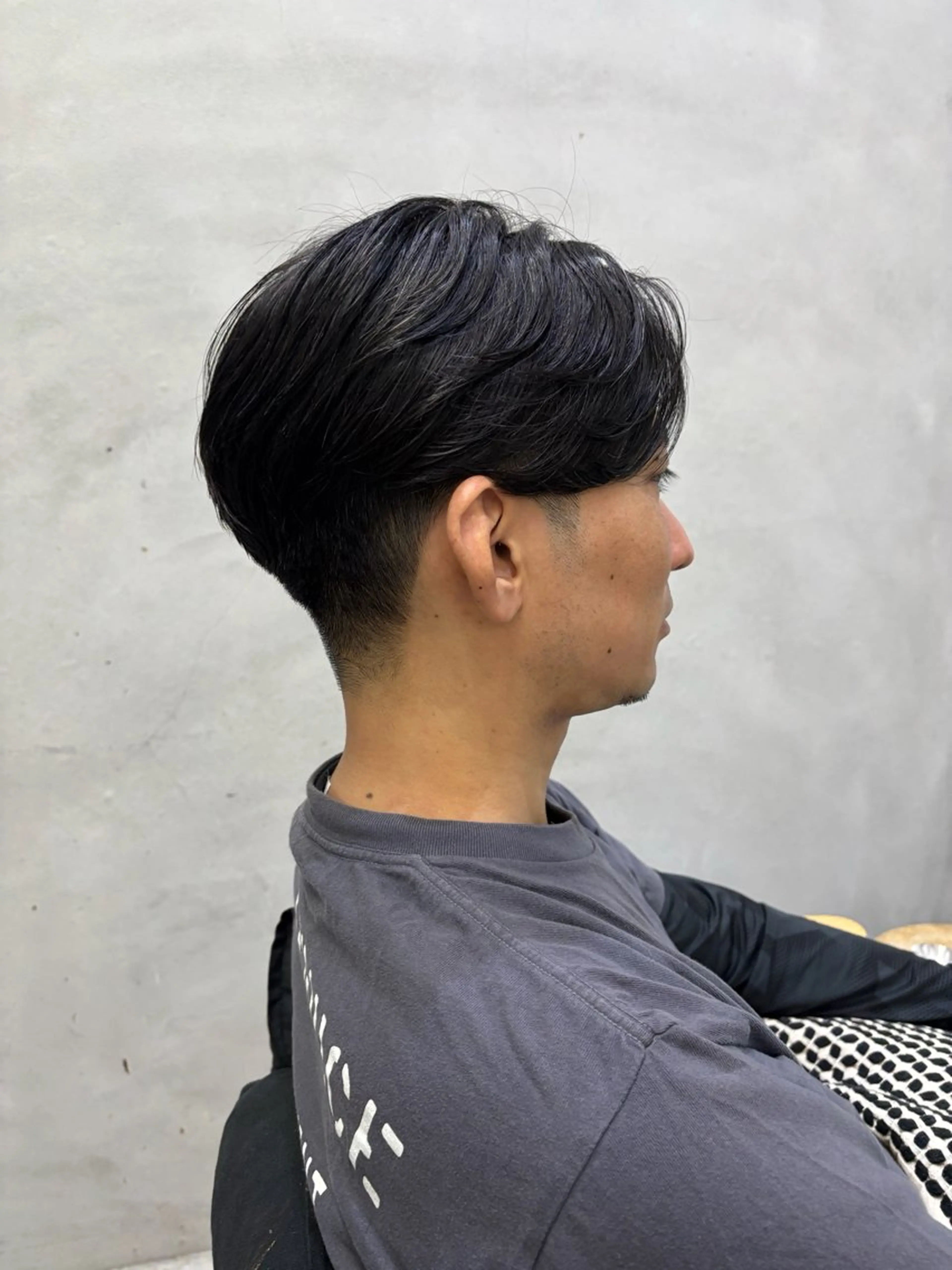 メンズ センターパート fuka モデル募集のヘアスタイル