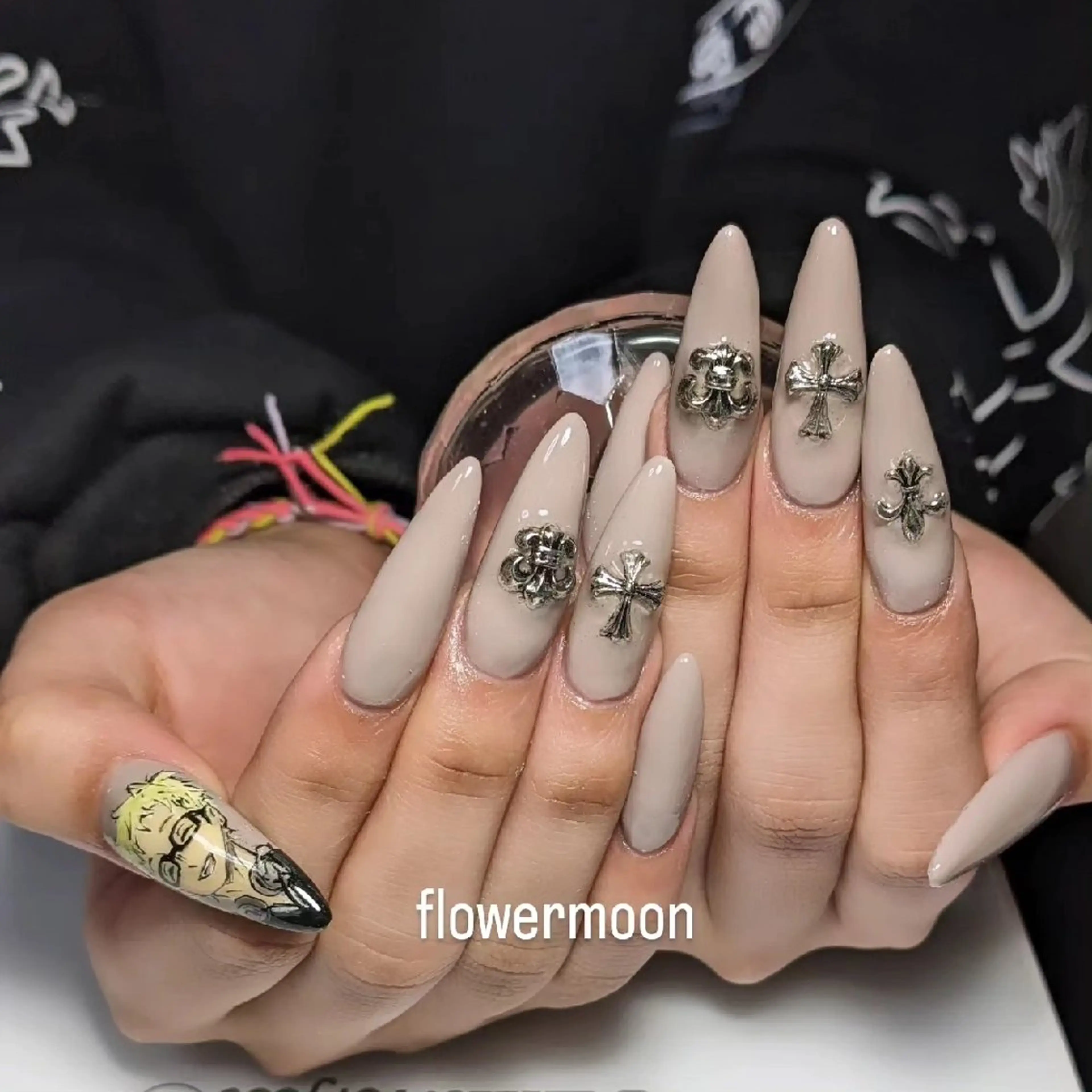 ネイル フラワー ムーンのネイルデザイン
