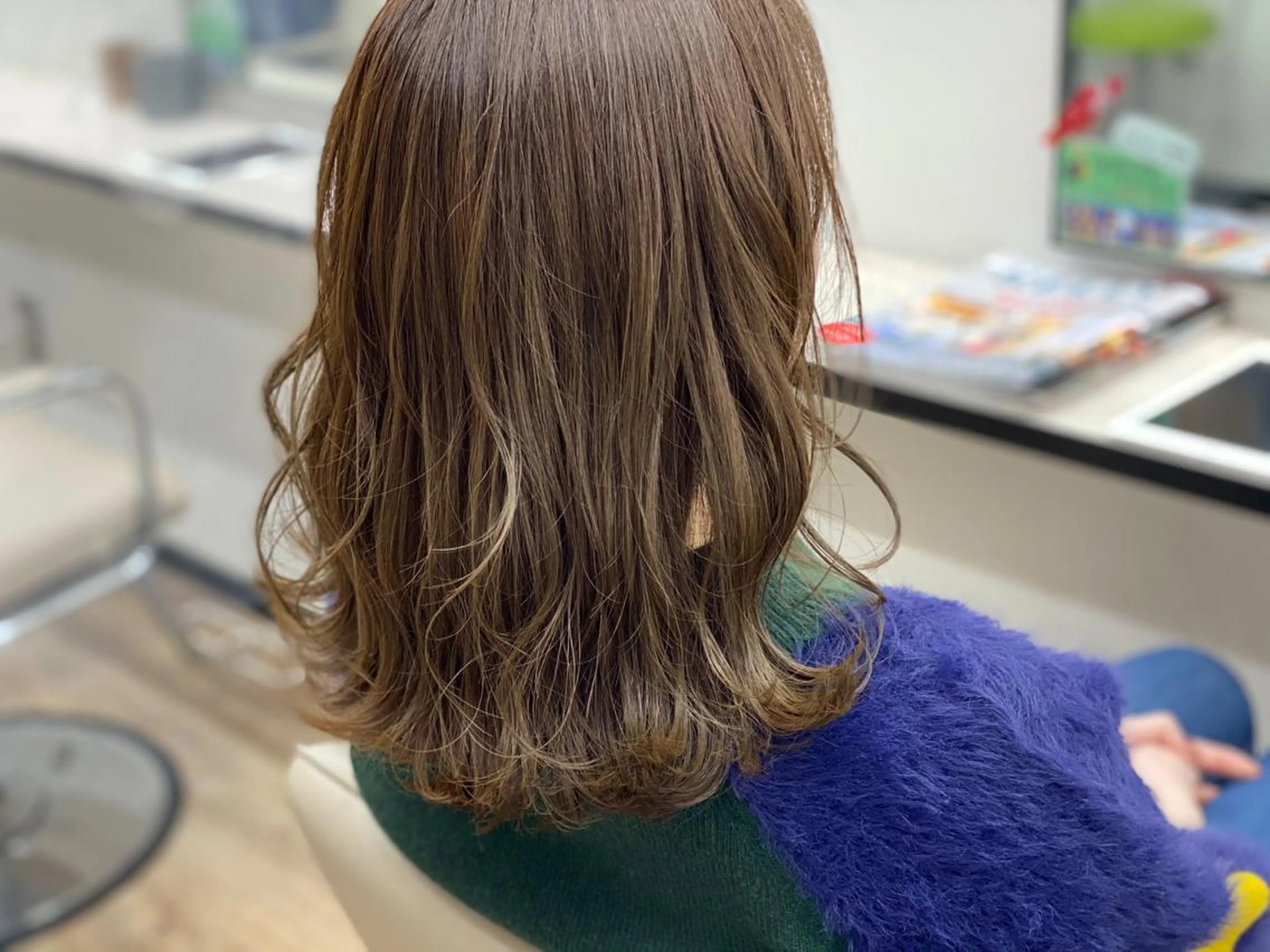 ミディアム カラー グレージュ louwe 武藤幸世のヘアスタイル