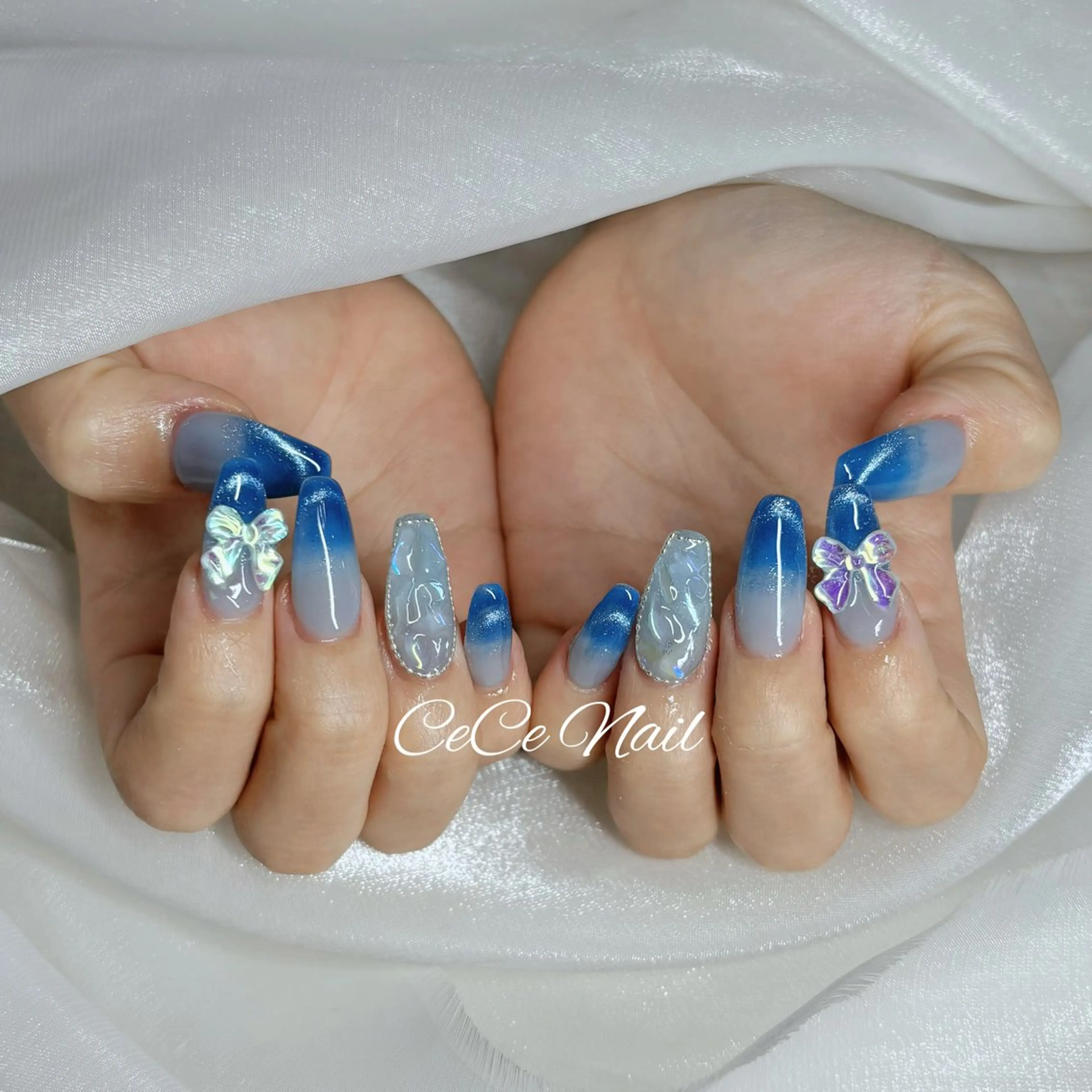 ネイル オーロラネイル 長さ出し フットネイル フレンチネイル ジェルネイル ハンドネイル CeCeGarden ✨️キラキラワンホンのネイルデザイン