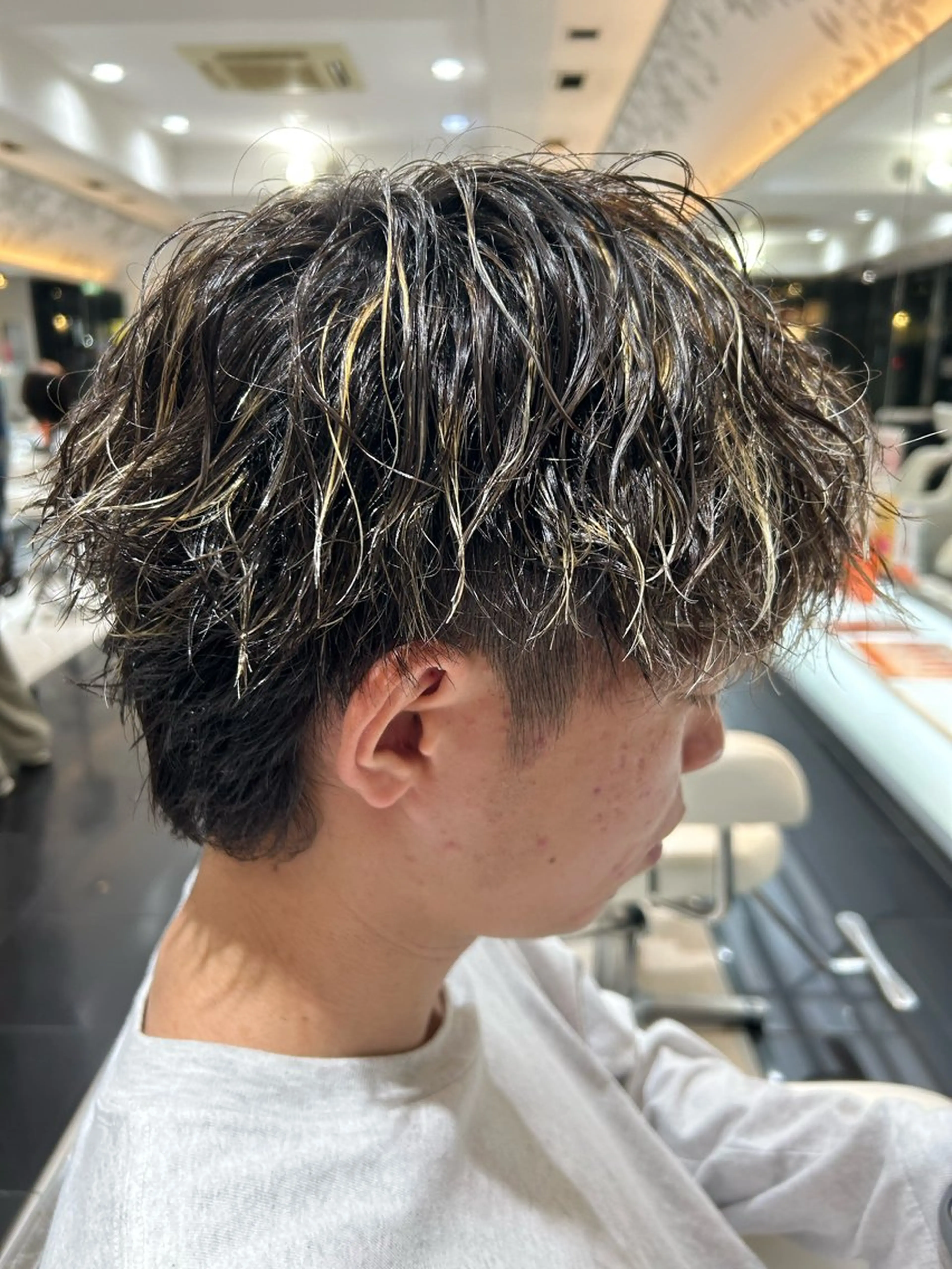 ✨4月平日限定✨　似合わせカット＋ハイライト7700円の写真