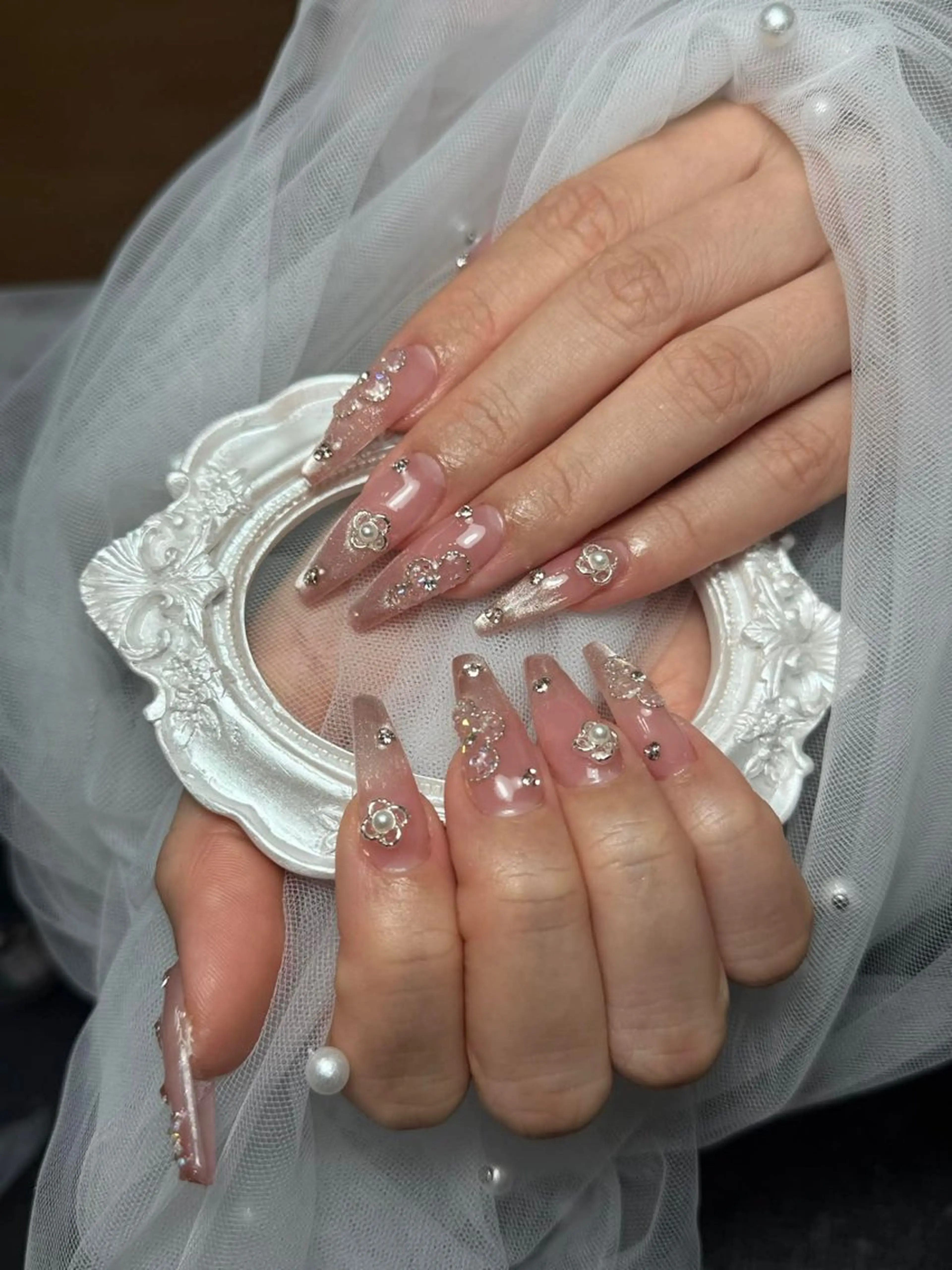 ネイル アートネイル 長さ出し ジェルネイル マグネットネイル ニュアンスネイル ハンドネイル Cloudy Chan 歌舞伎町のネイルデザイン