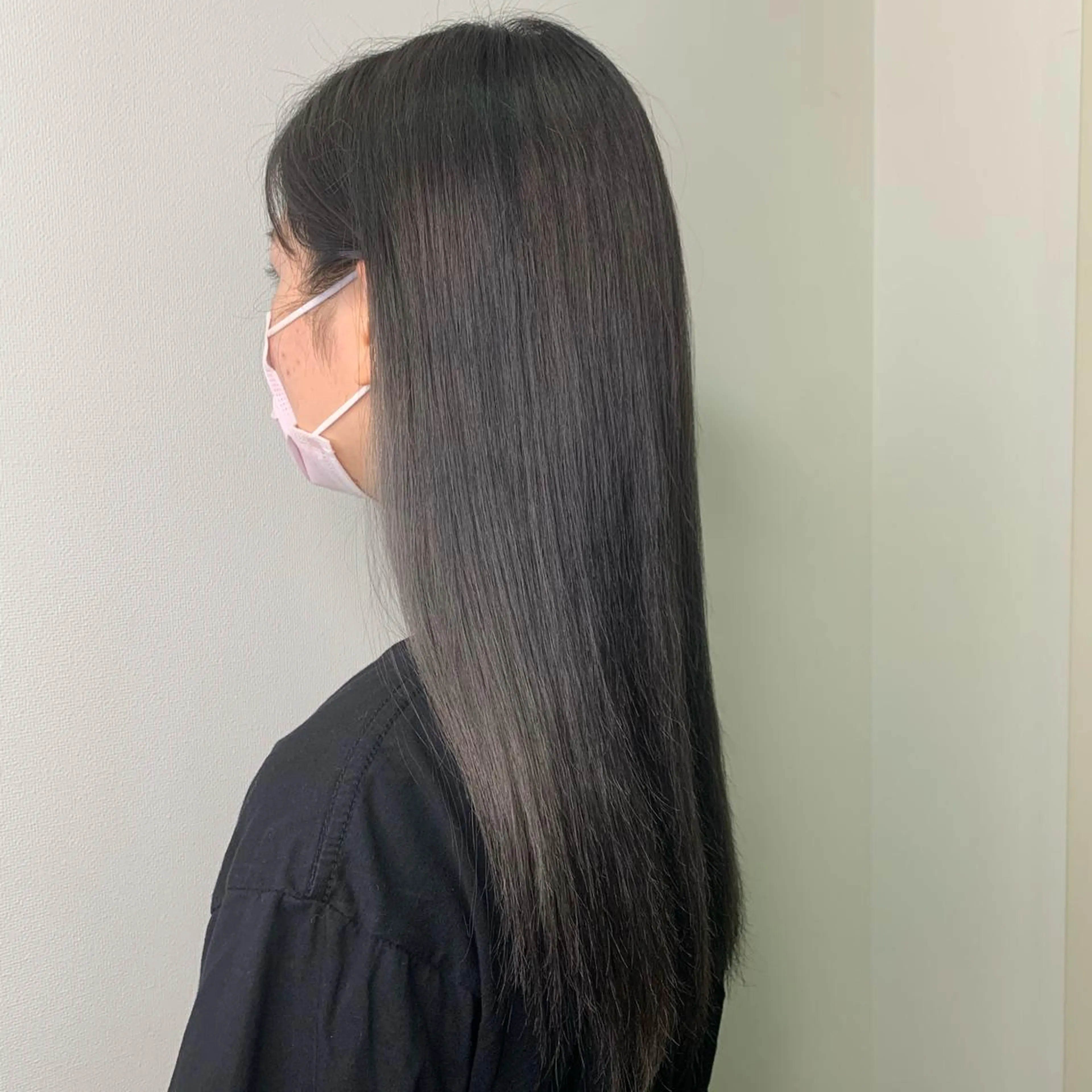 カラー グレージュ 染矢 優希のヘアスタイル