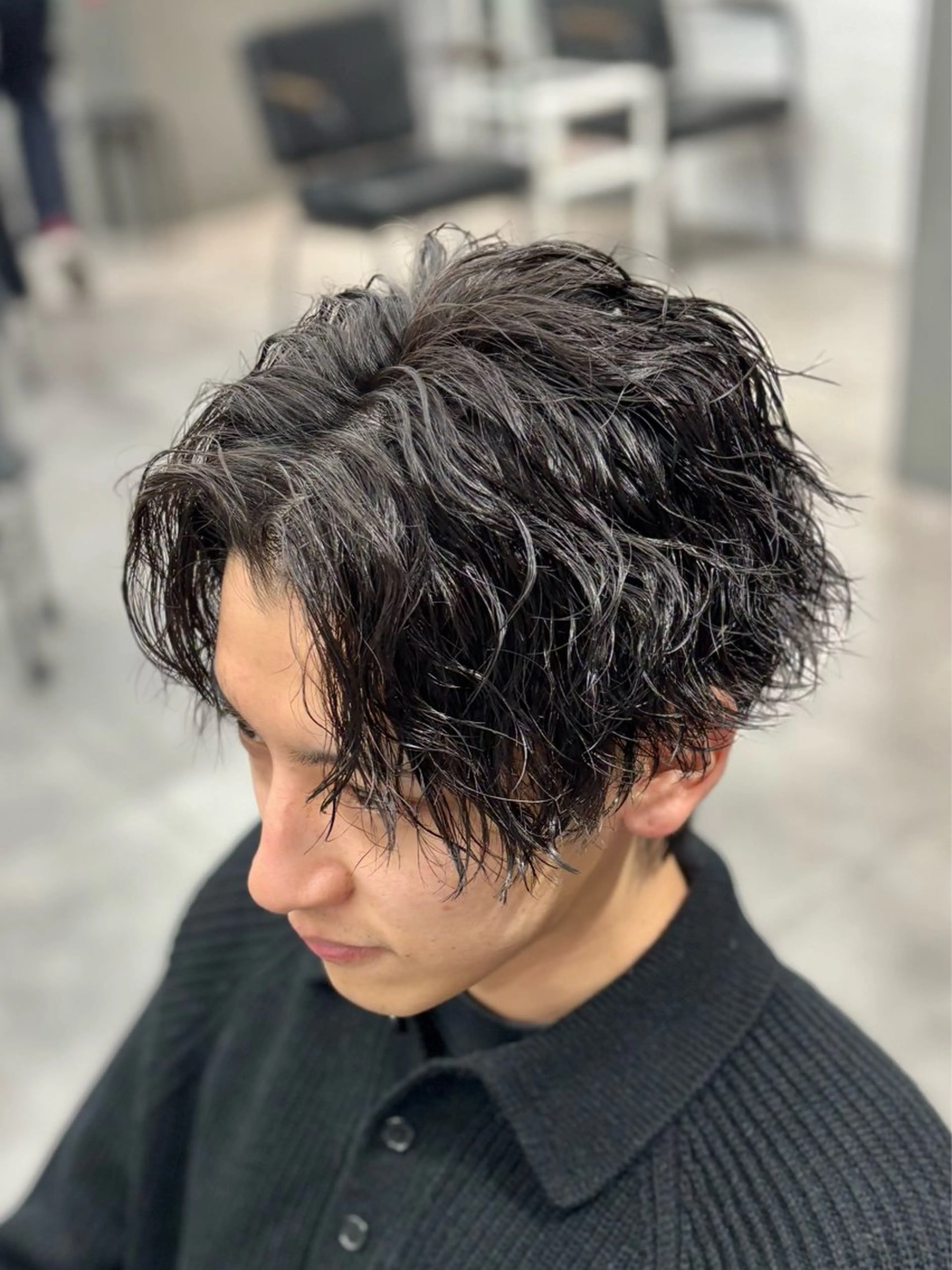 パーマ メンズ センターパート メンズパーマ カット パーマ 【ØVARL】🦁 メンズパーマ/レオのヘアスタイル