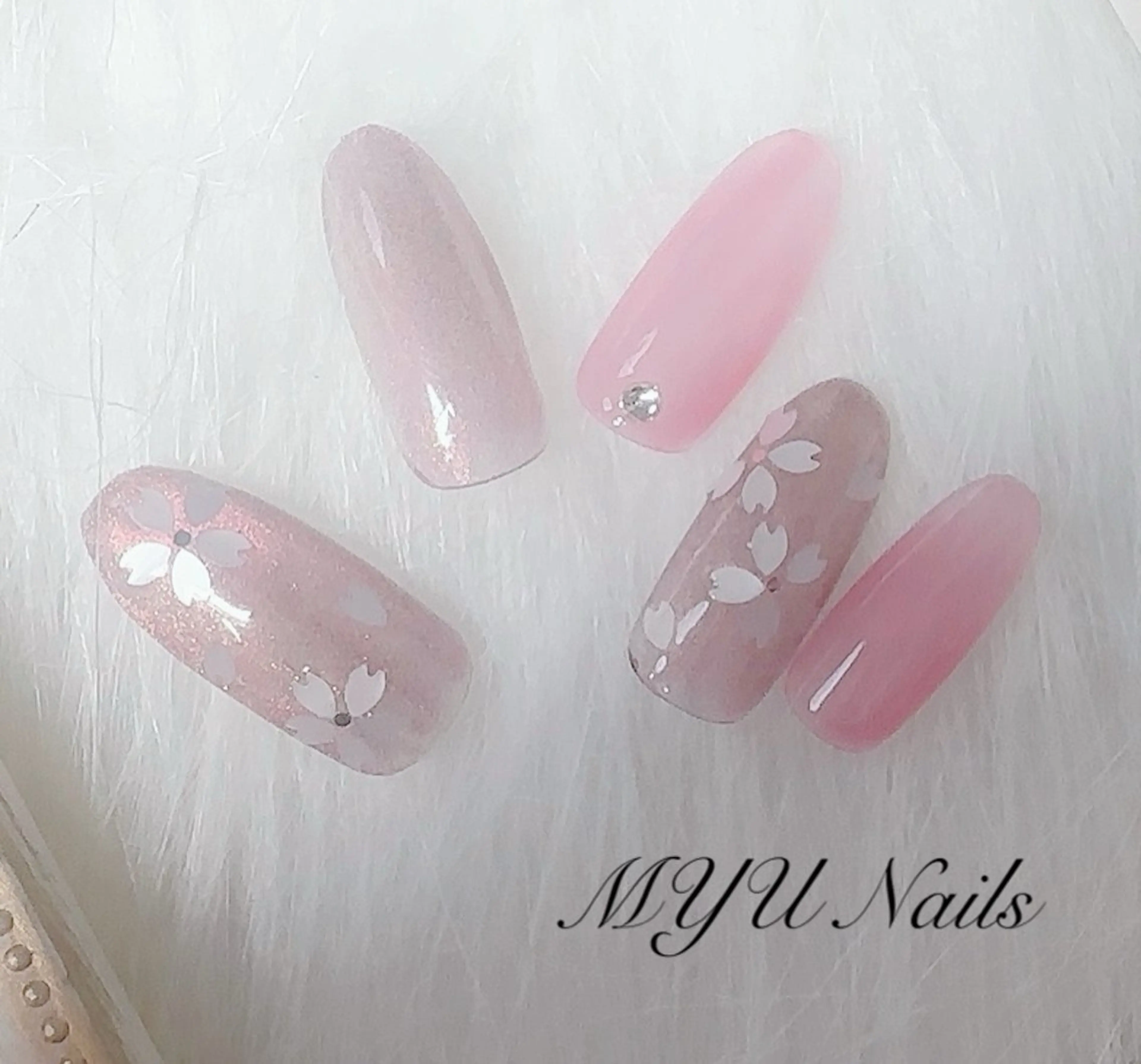 ネイル ジェルネイル 持ち込み パラジェル ハンドネイル ニュアンスネイル🌈 MYU Nailsのネイルデザイン
