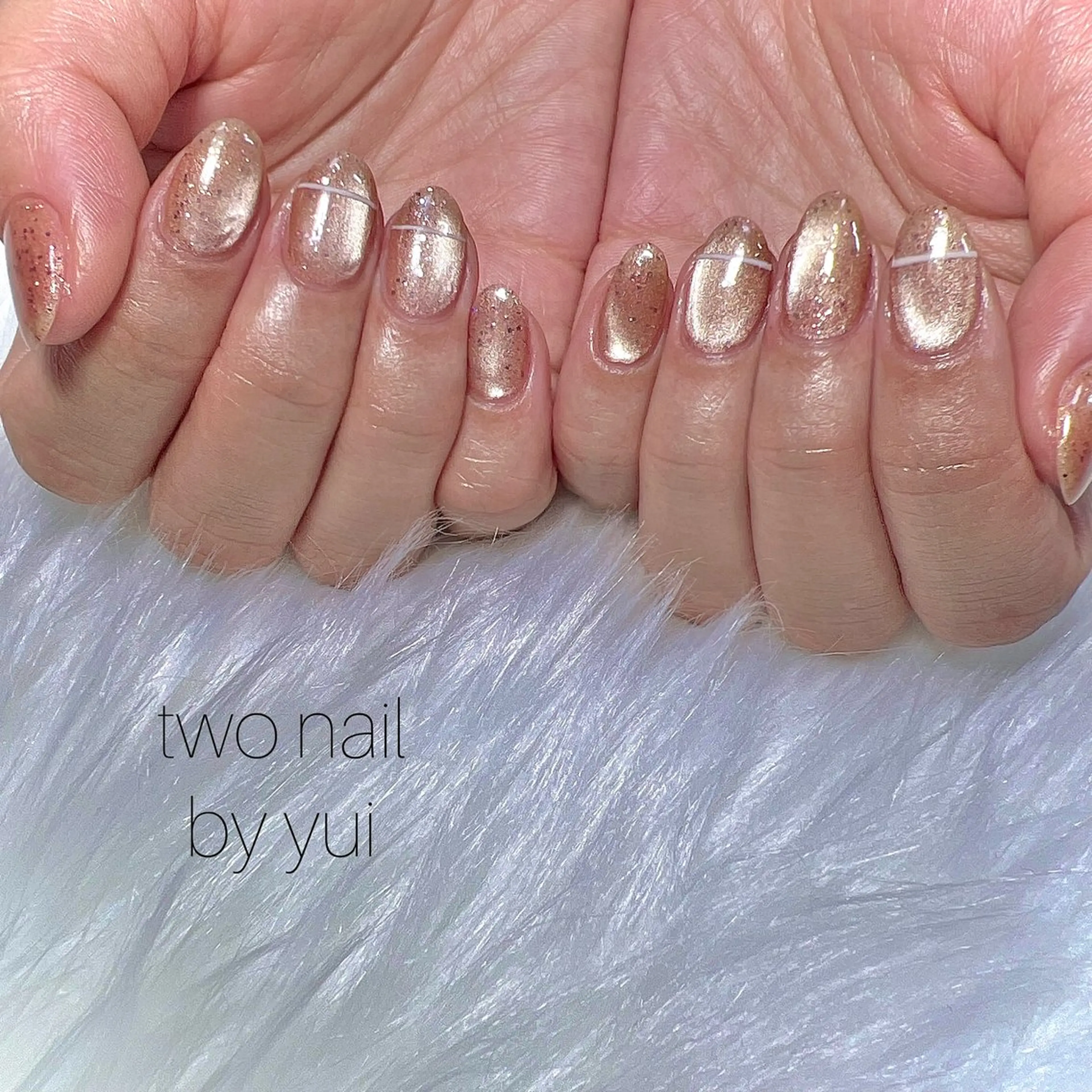 ネイル ブラウン キラキラネイル マグネットネイル ネイルチップ ホワイト ハンドネイル two nailのネイルデザイン