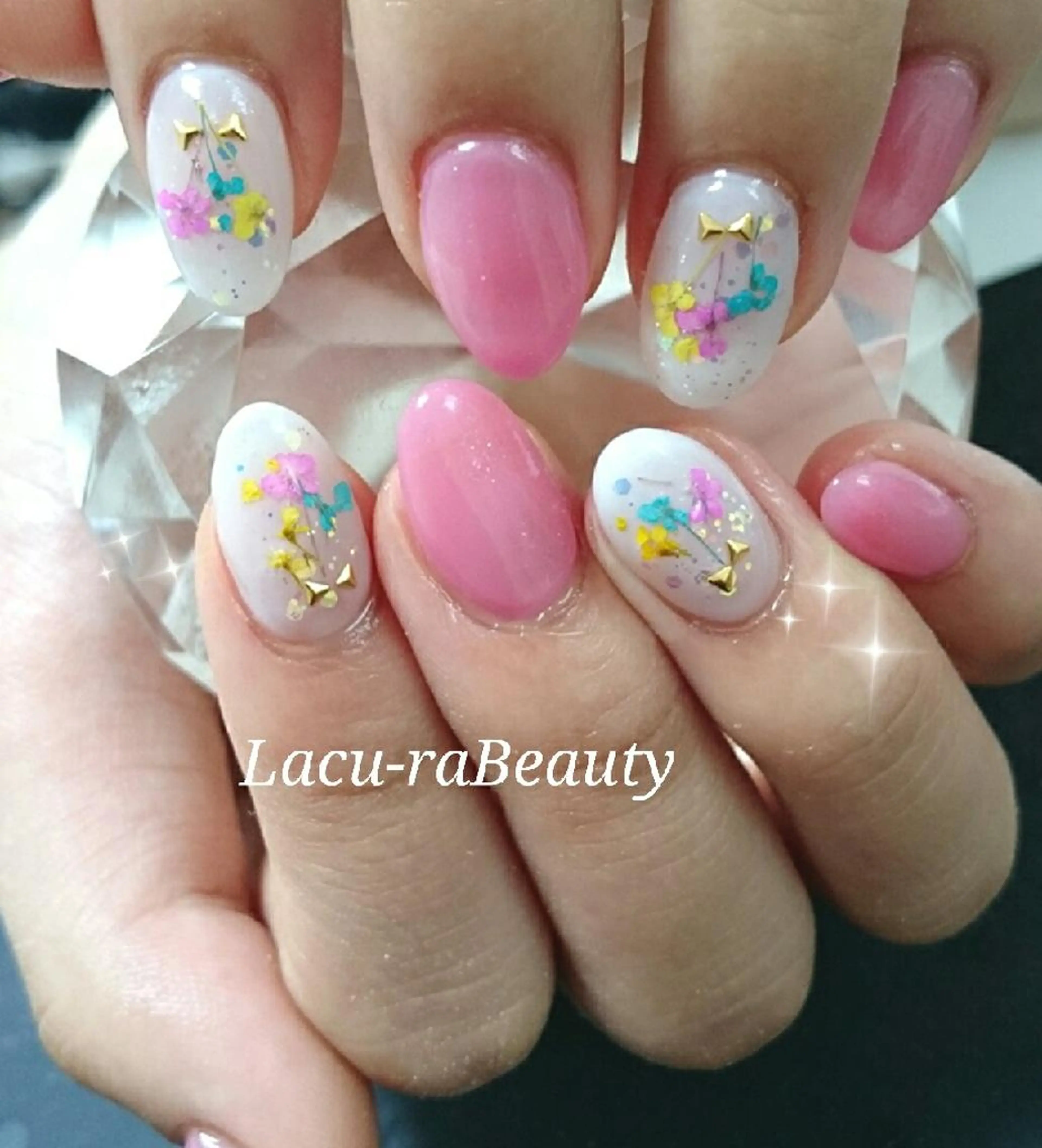 ネイル 小顔と腸の専門店 ラクーラビューティのエステ・リラクイメージ