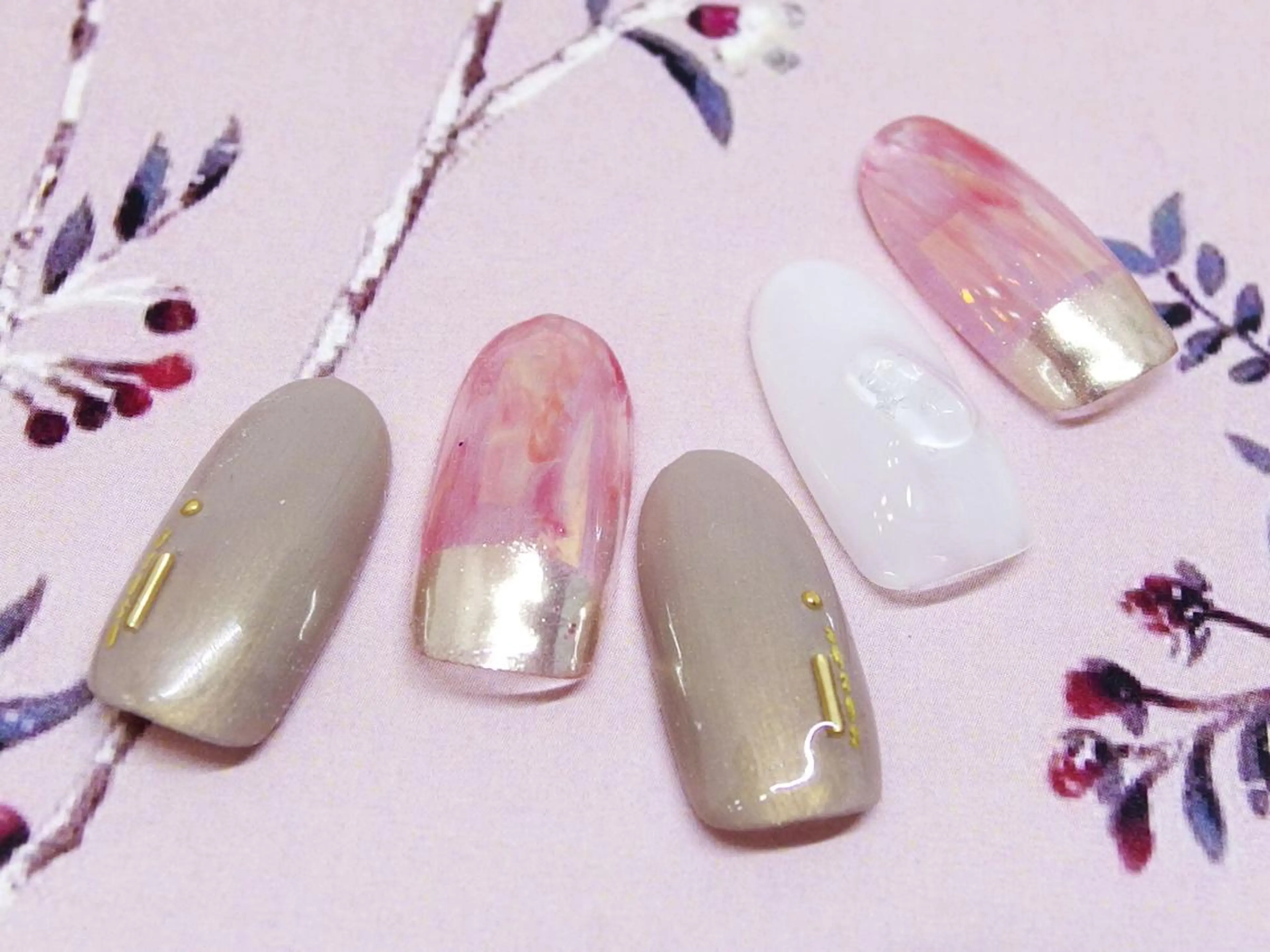 ネイル ピンク ティーエヌ 金山駅東口店のネイルデザイン